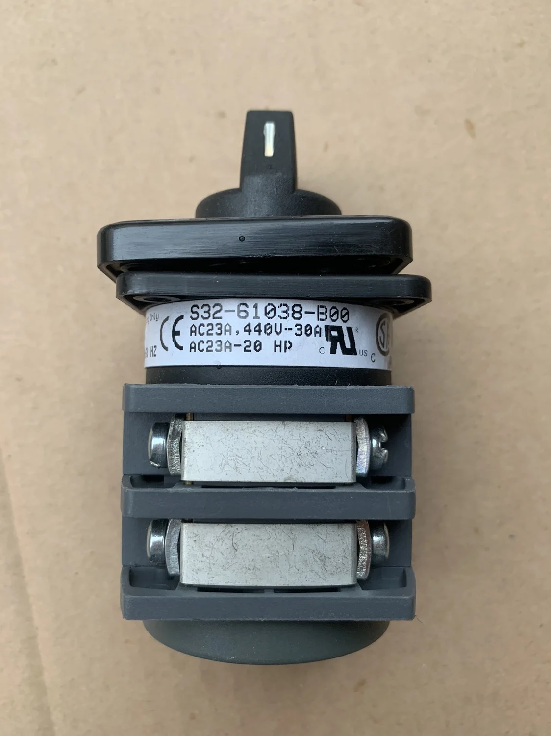 German infinite rotation gear switch S32-61038-B00, brand new in stock, please order directly