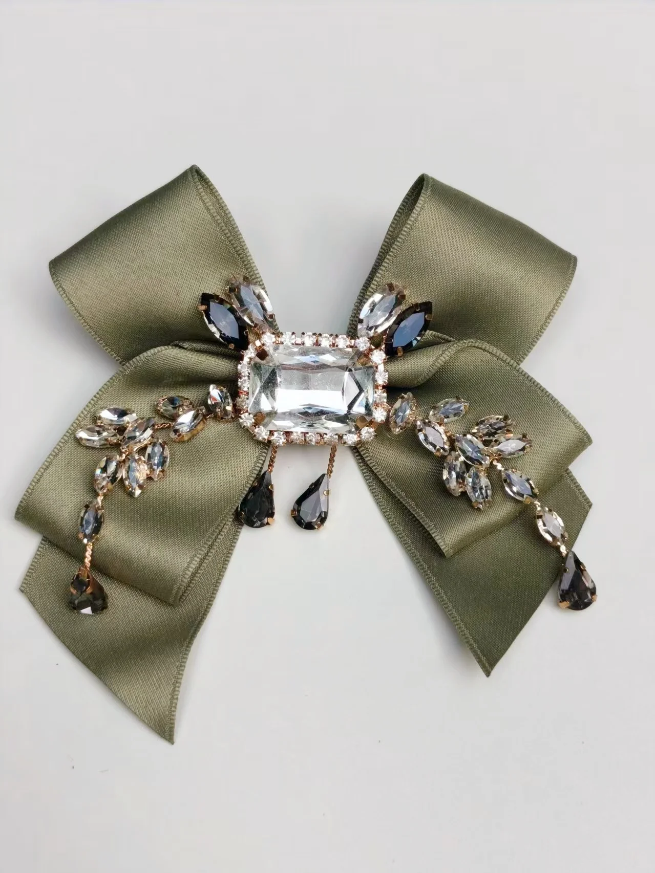High-End Vintage Tassel Rhinestone Collar Flower, Olive Green Large Bow Tie, Versatile Collar Accessory for Workplace, Workwear, Wedding Dress, and Evening Wear
