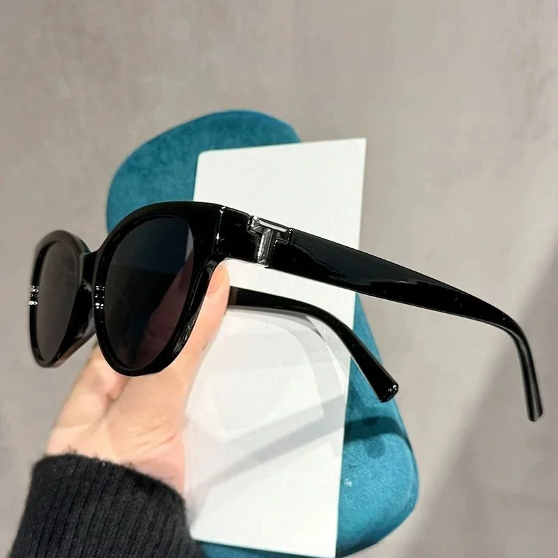 New Style Letter T Temple Small fragrant Style Cat Eye Sunglasses for Women DS-8820