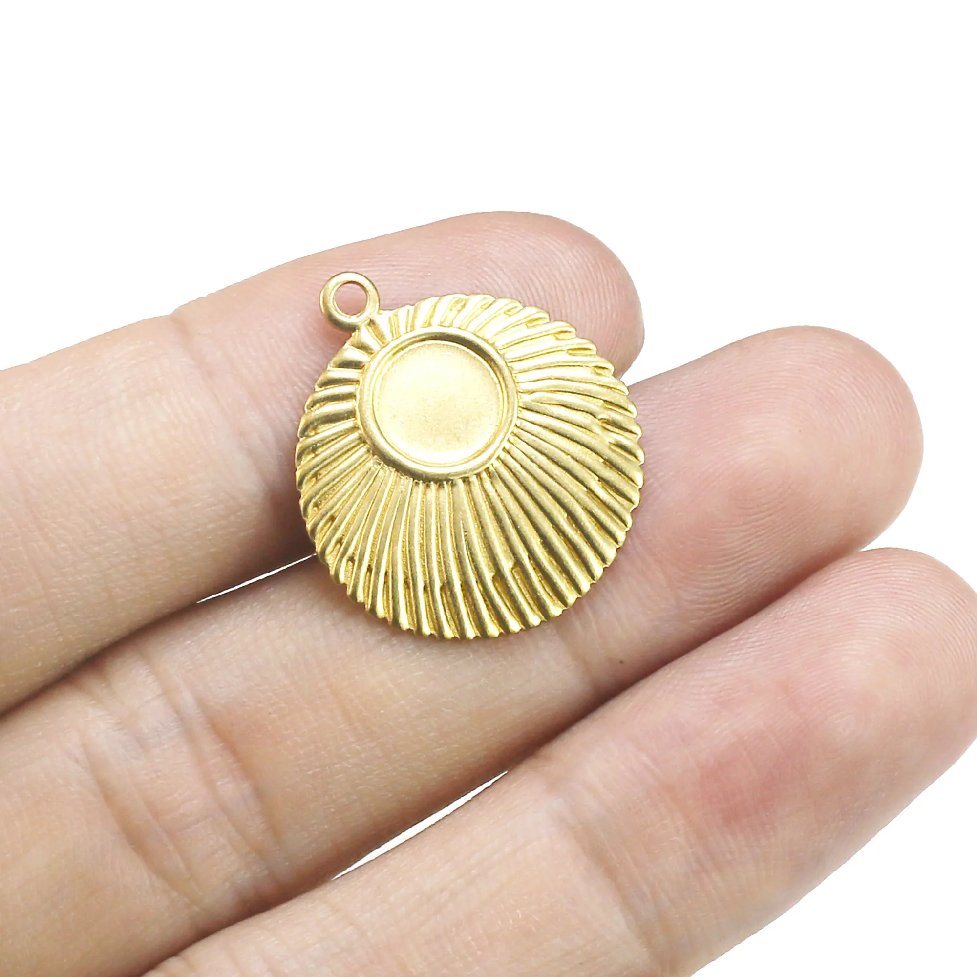 

10pcs Brass Sun Charms, Sunlight Earring Charms, Brass Pendant with Cabochon Setting, 23x20.3x1.4mm, Jewelry Making R1556