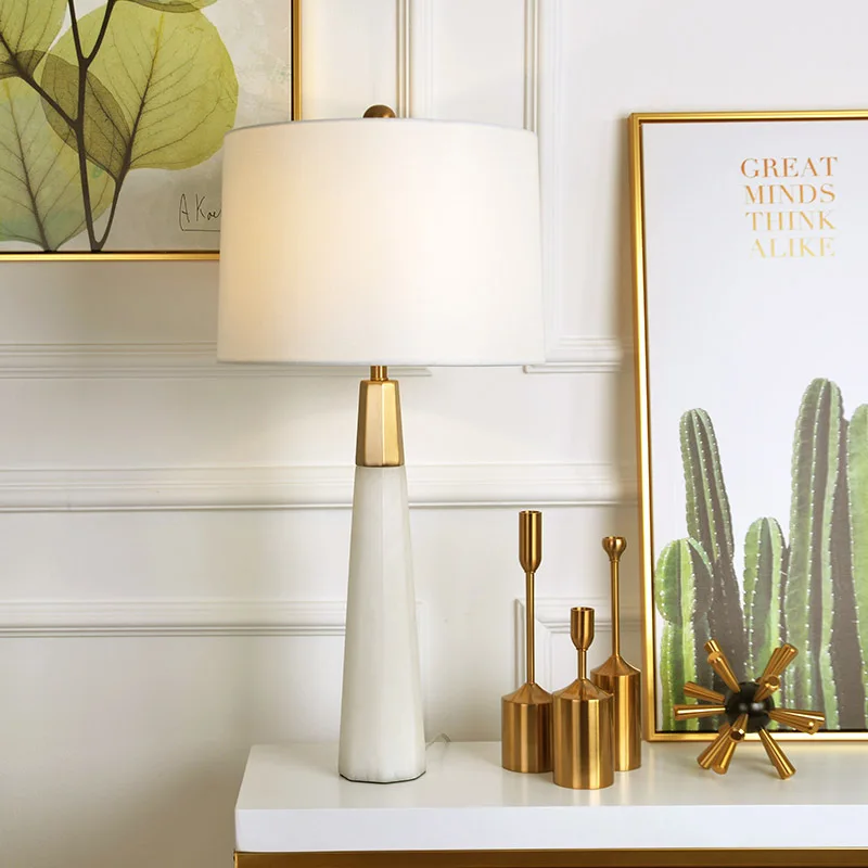 مصباح مكتبي أمريكي، طبيعي، رخامي، دافئ، بجانب السرير، بسيط، غرفة معيشة، ديكور