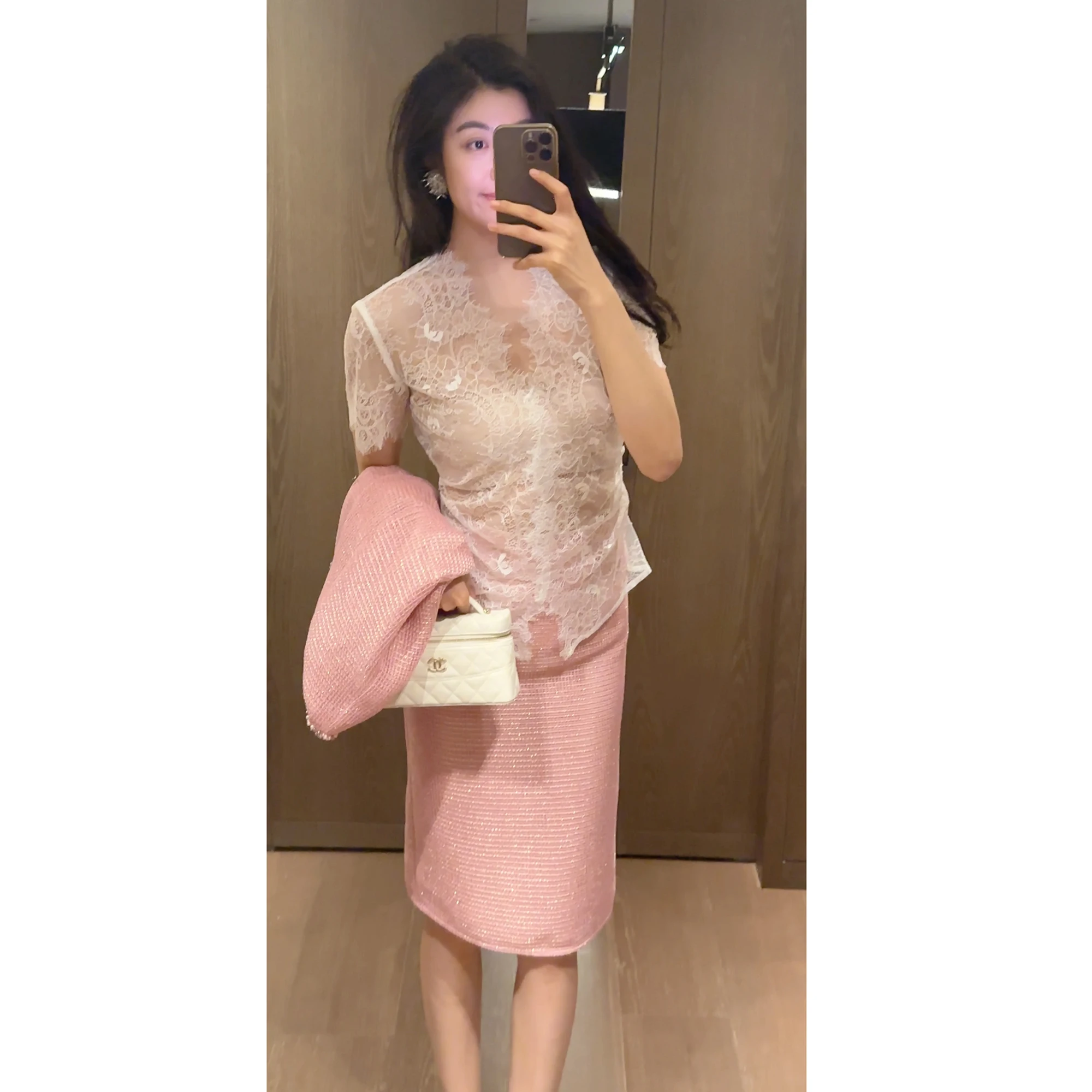 

Модный летний топ с V-образным вырезом и кружевной отделкой Pure Desire Style: новинка для коррекции фигуры