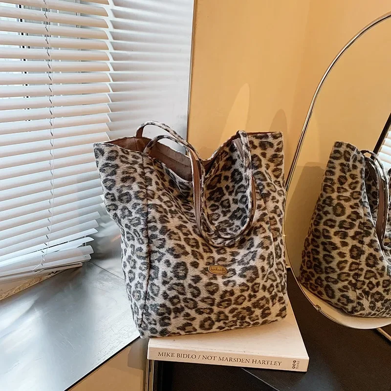 Retro Fashion Leopard Print Shoulder Bag Feeling Autumn and Winter Versatile Underarm Bag Large Capacity Tote Bag Women