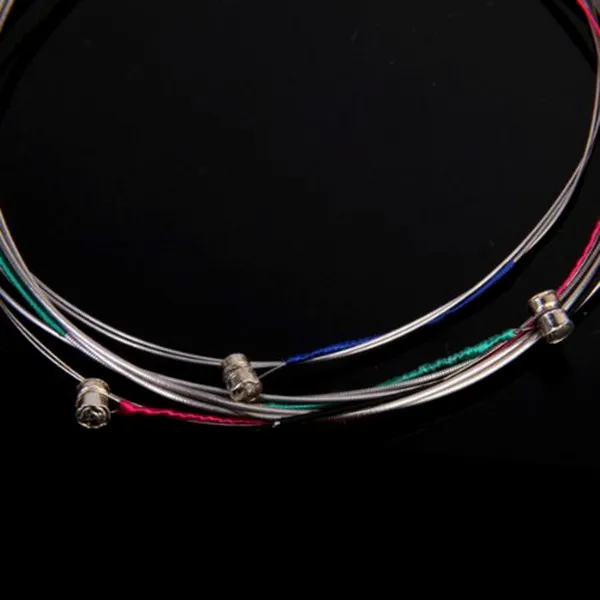 

Стальные струны для скрипки с серебряным шариковым наконечником для размеров 3/4 и 4/4, быстрый отклик, яркий и чистый звук, сердцевина из никелированной проволоки.