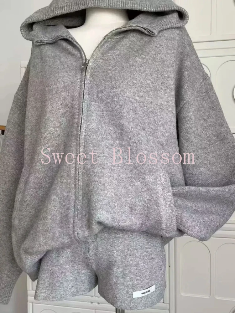 Set 2 Potong Rajutan Berkerudung Gaya Preppy Retro Amerika Kardigan Ritsleting Wanita + Celana Mini Setelan Gadis Populer Mode Rajutan Baru Musim Gugur