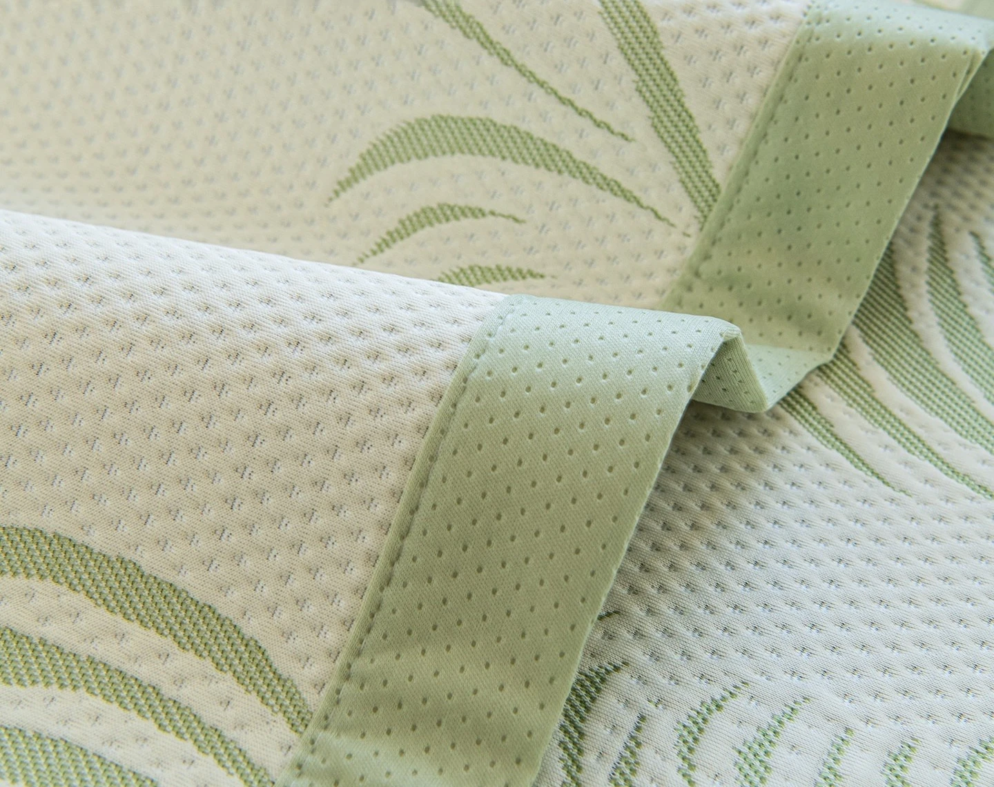 Ice Silk Sofa Cushion Cool Sofa Mat Universal Sofa Slipcover Cool Bean Breathable Non-Slip Backrest Couch Cover Towel Protector