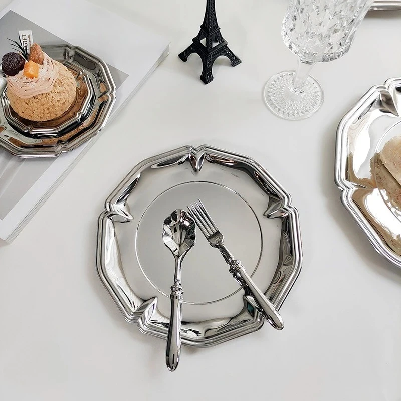 Vintage Embossed Silver Round Tray Serving Platter for Desserts Jewelry Storage Organizer Snack Plate Dining Table Decoration