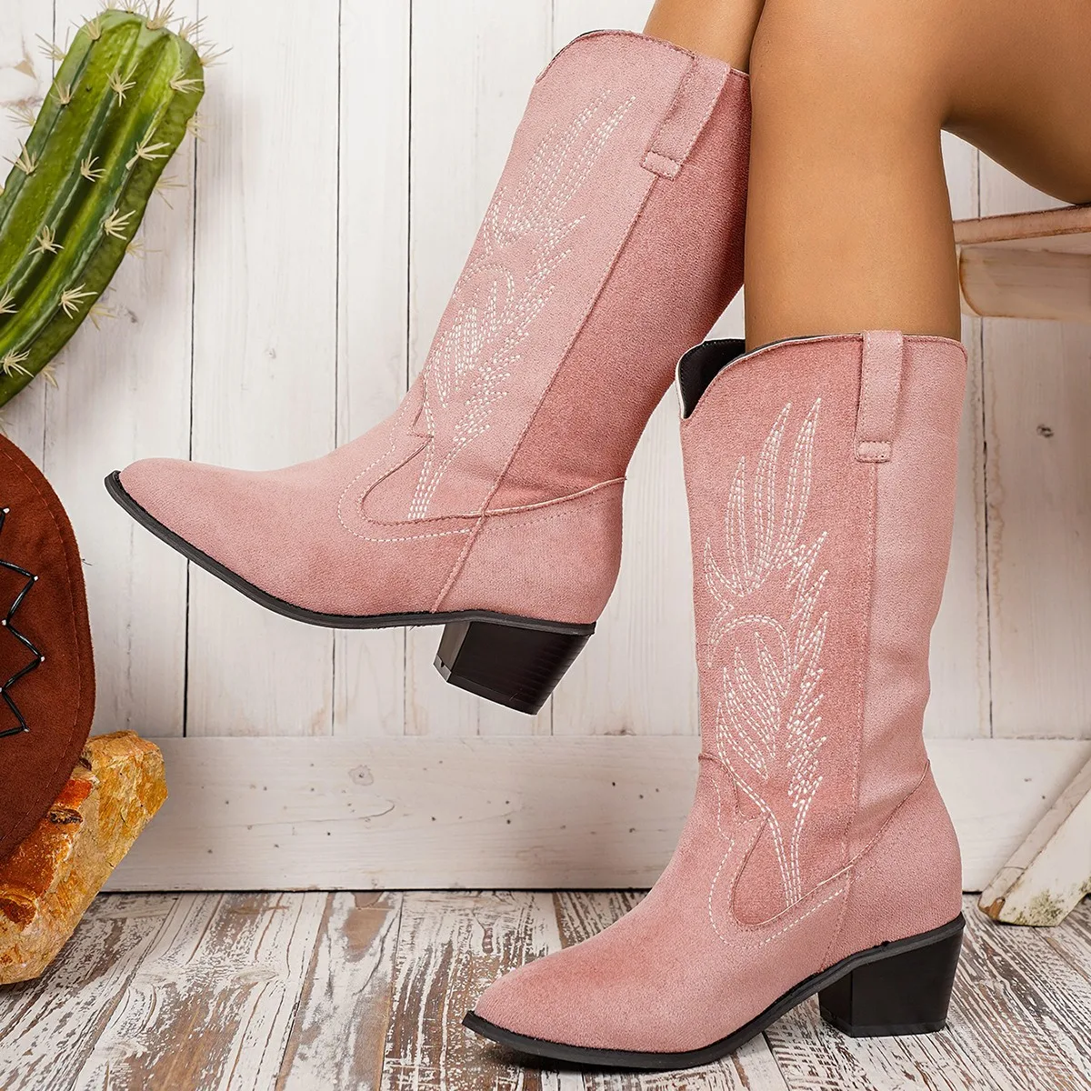

New 2025 Women's plus Size Long Boots Western Cowboy Style Embroidered High Fashion Autumn Winter