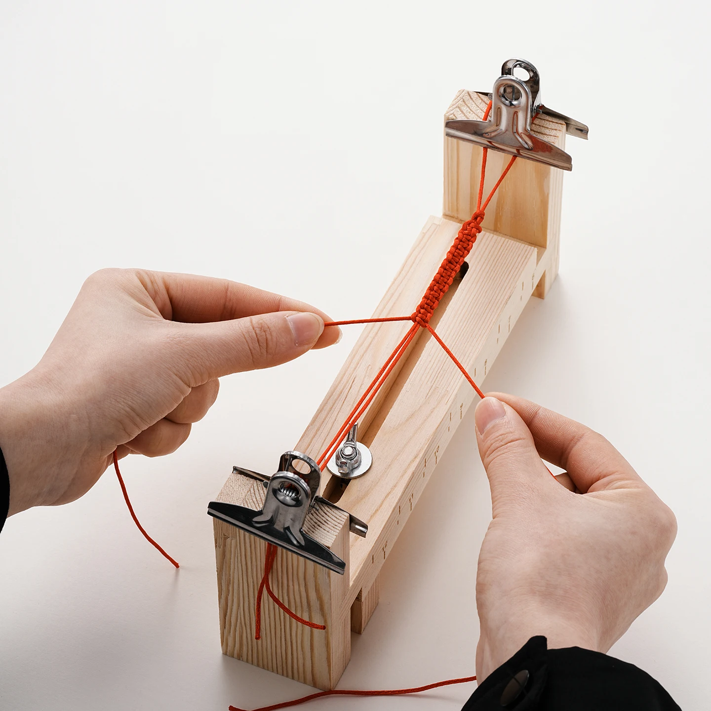 

1 шт. Регулируемая деревянная рамка для плетения браслетов и ожерелий, инструмент для изготовления плетеных изделий, фиксирующая пластина