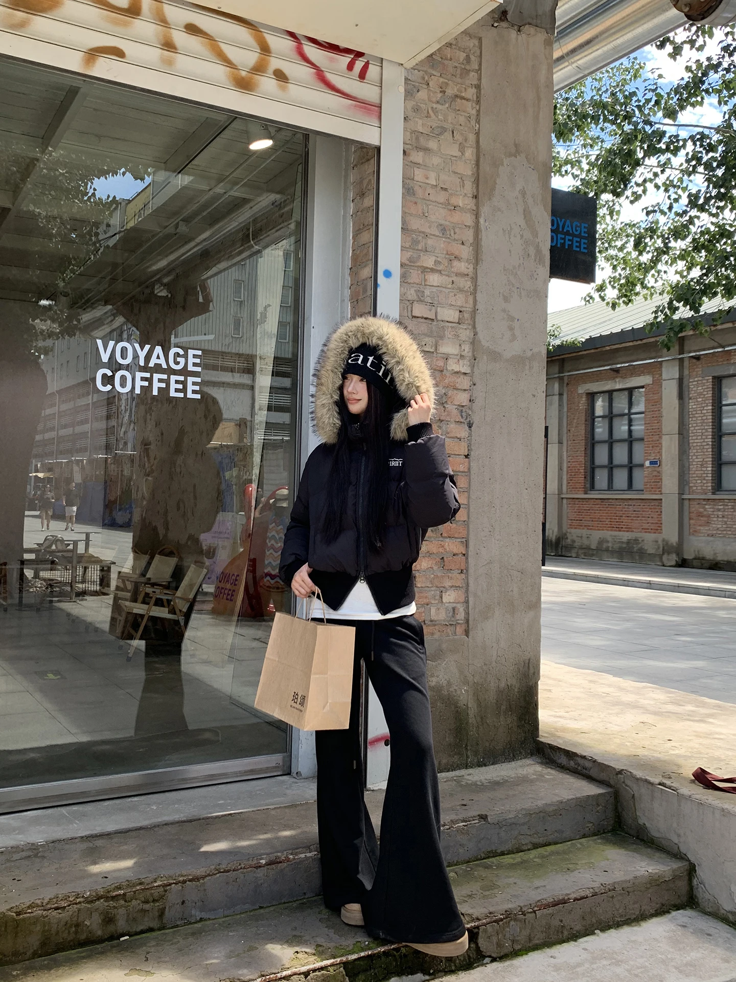 سترة نسائية قصيرة من ريد سيليبريتي ستوديو، مصنوعة من ريش البط الأسود، موديل شتاء 2025 الجديد، 90% ريش بط أبيض، دافئة وأنيقة ل...