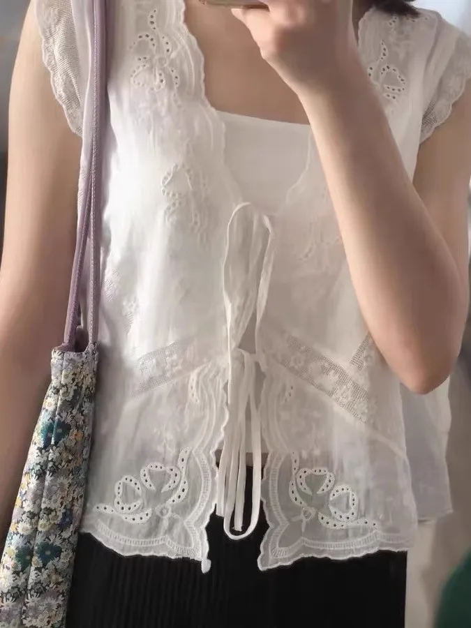 

Summer New Sweet Spicy Loose Casual Mixed Fabric Embroidery V-ne Svel Top Women's Casual Sle Faion Element Lace