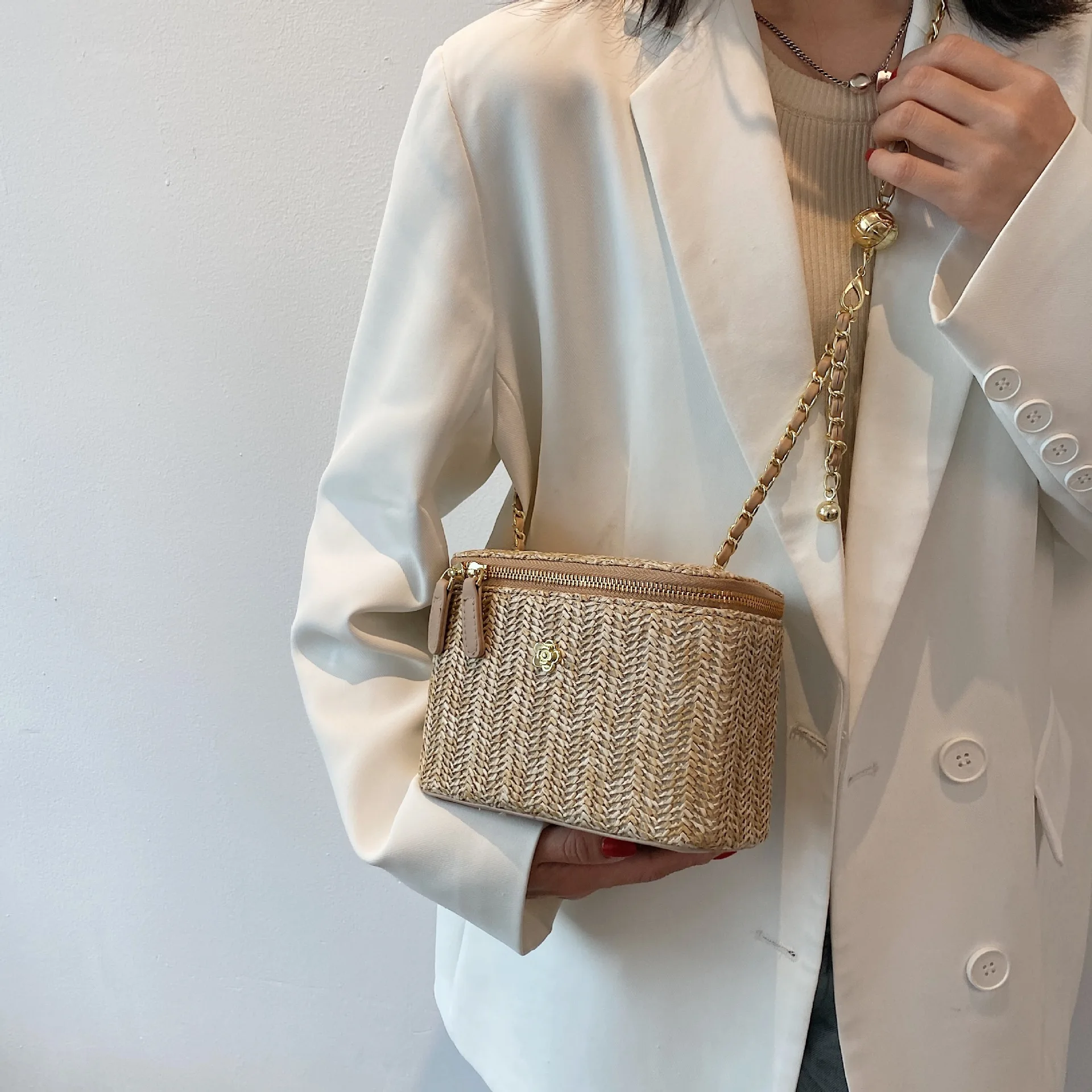 2026 Sommer Mini Stroh-Bucket-Crossbody-Tasche für Damen – Geflochtene Damenhandtaschen und -geldbörsen mit Kette, einfache Umhängetaschen – Detail 16