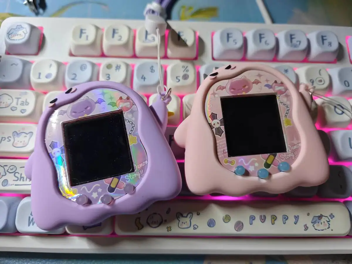 غطاء حماية من السيليكون من Tamagotchi Uni، جراب سيليكون الشيطان الصغير مع ملصق وحزام معصم هدية