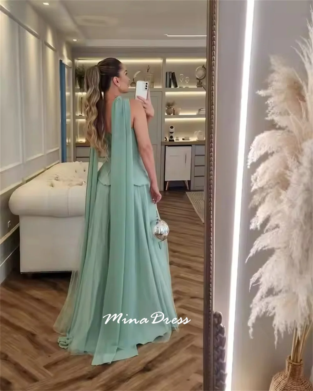 فستان سهرة مخصص من مينا فساتين حفلات أنيقة فاخرة للنساء بطول الظهر بدون أكمام بدون حمالات للمناسبات الرسمية