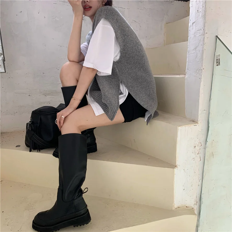 クラシックルーズ & 厚いスタイルウールブレンドベスト女性のニットビッグ V 襟セーターノースリーブサイドフォークデザイン高品質トップス