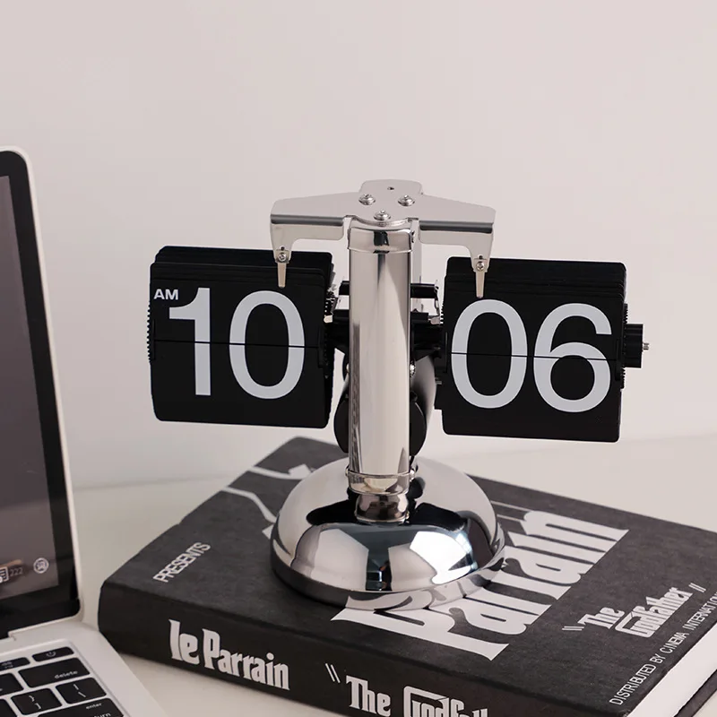 Modern light luxury high sense automatic page turning clock desktop ornament creative living room decoration pendulum desktop