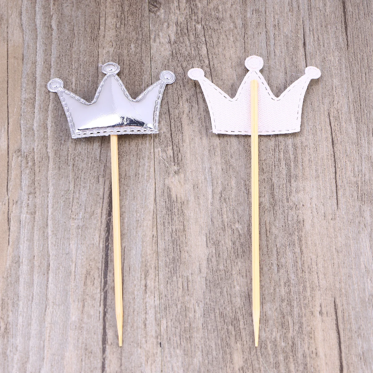 

10Pcs Cake Decoration Picks Food Safe Cardboard Crown Design Ideal for Fruit Sliders Party Appetizers Cake Toppers