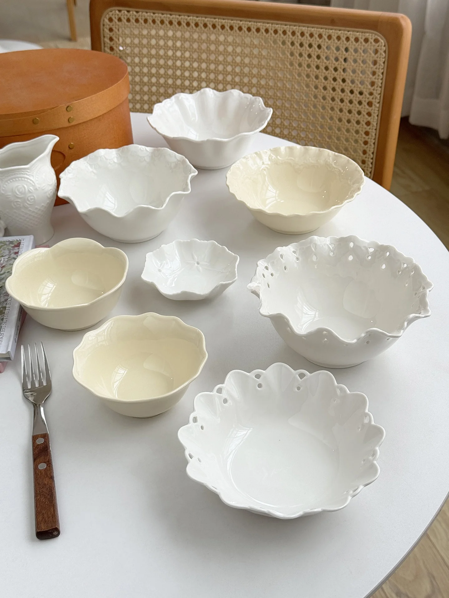 Anmu Liangpin Vintage Luxury Exquisite Relief Ceramic Sauce Dish French Style Underglaze Color Craft Originated from China