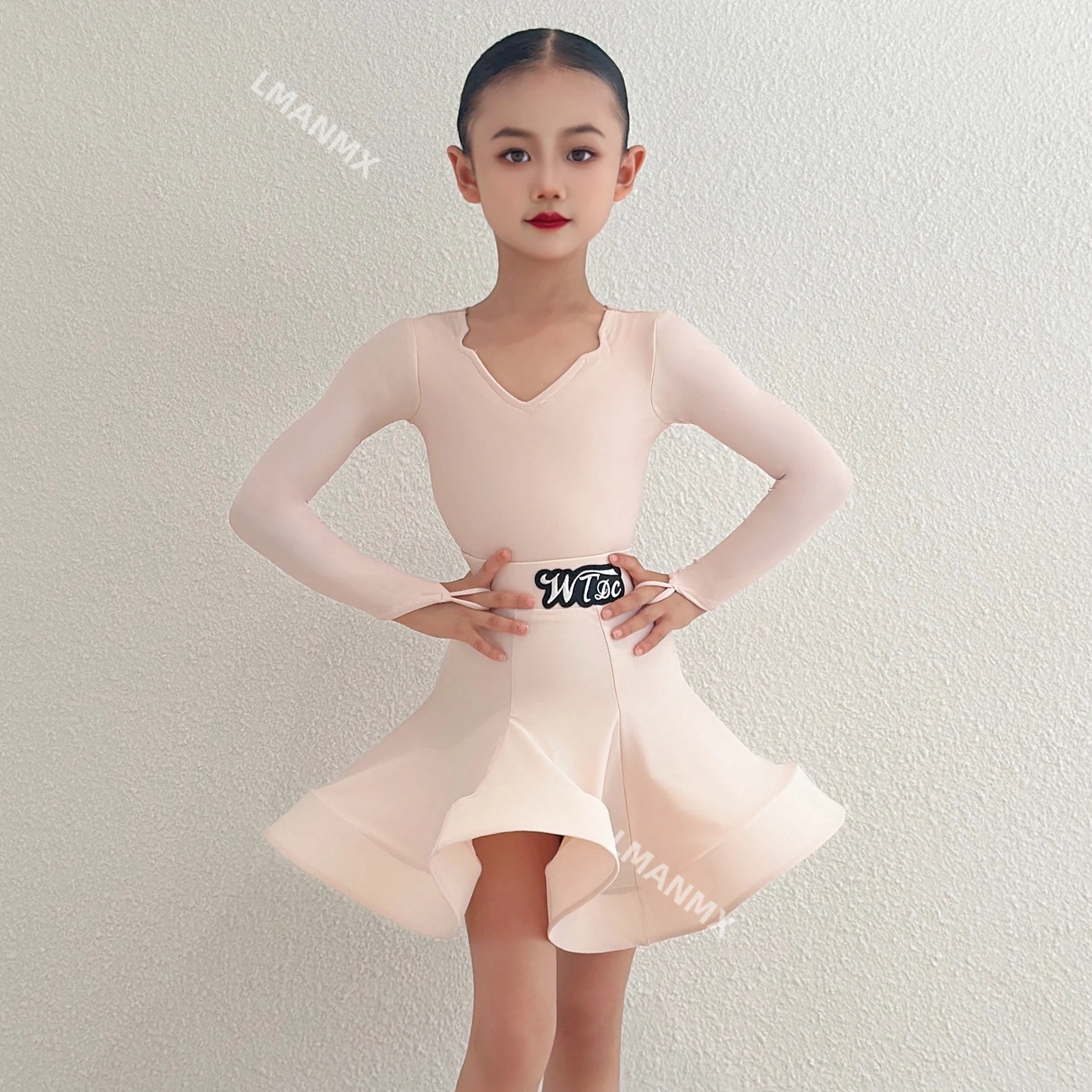 女の子用の新しい長袖高級プロフェッショナルパフォーマンスコスチュームセット（大型ディスプレイ規制付き）