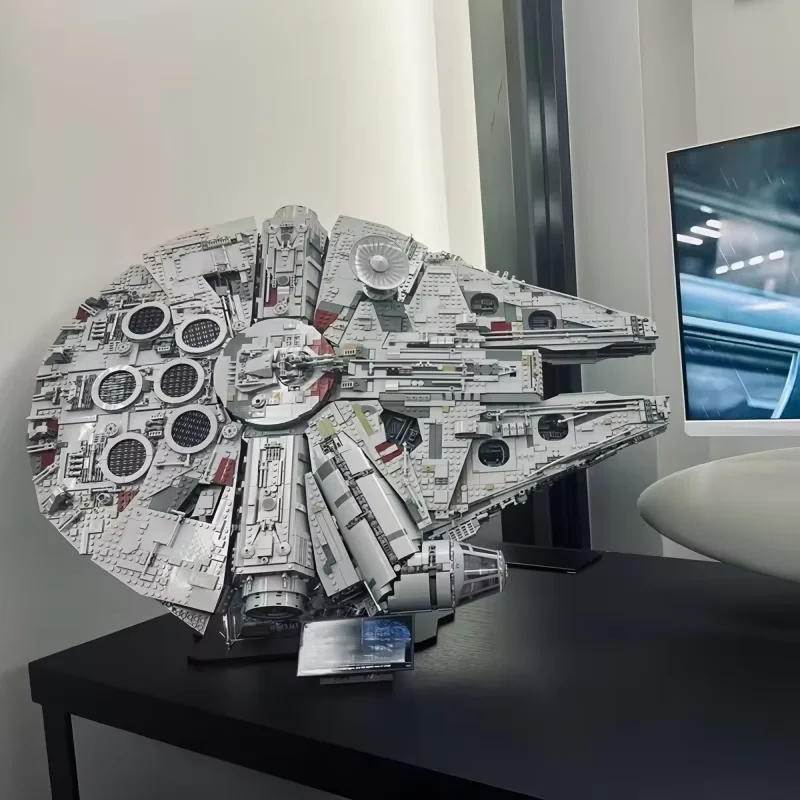 8845PCS Large Spacecraft Model Decoration DIY Assembly Home Decoration Series Birthday and Christmas Gifts
