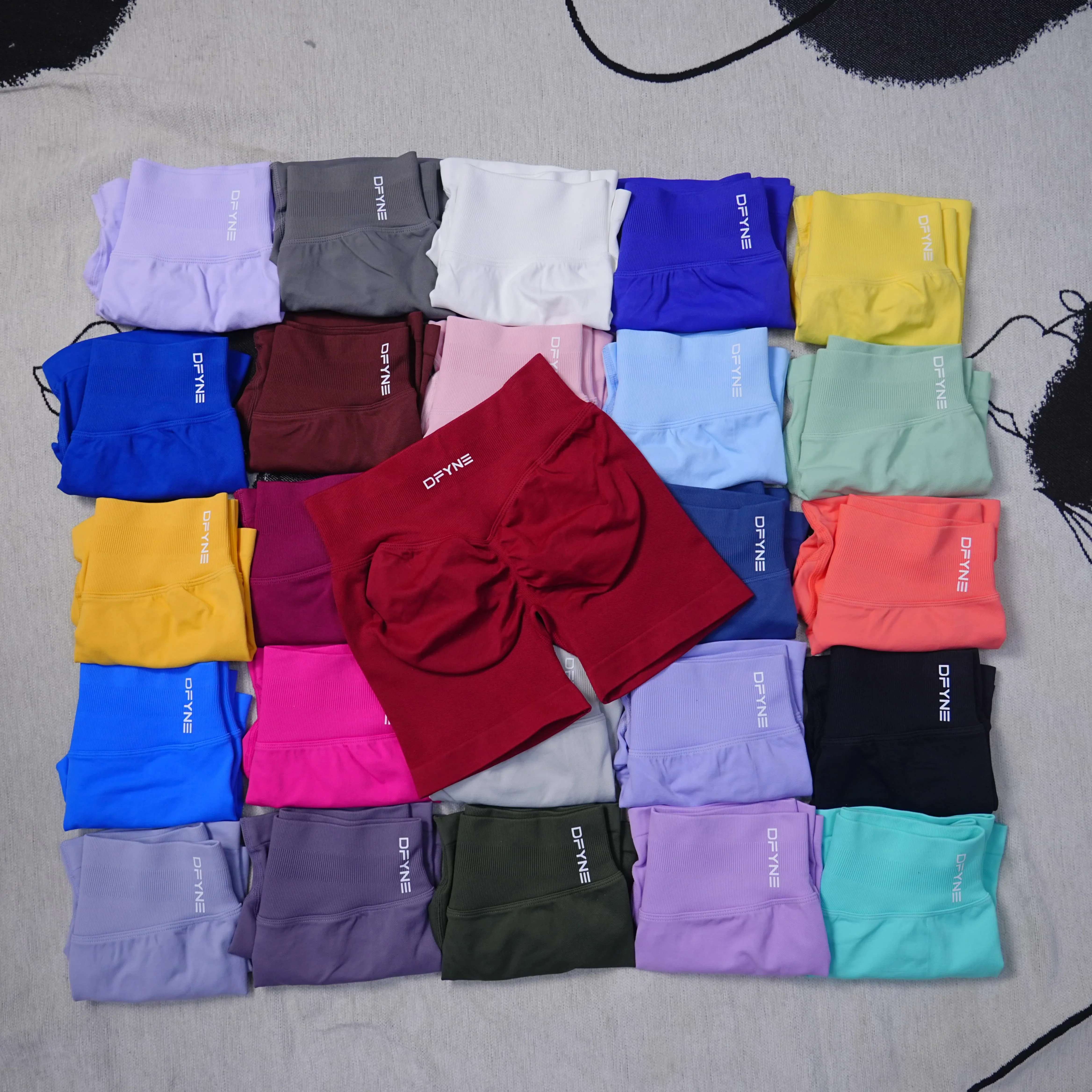 

DFYNEIgnite Shorts with Logo 4.5'' Low Waist Seamless Yoga Shorts Scrunch Bum Gym Shorts Workout Biker Short Stretch Fitness