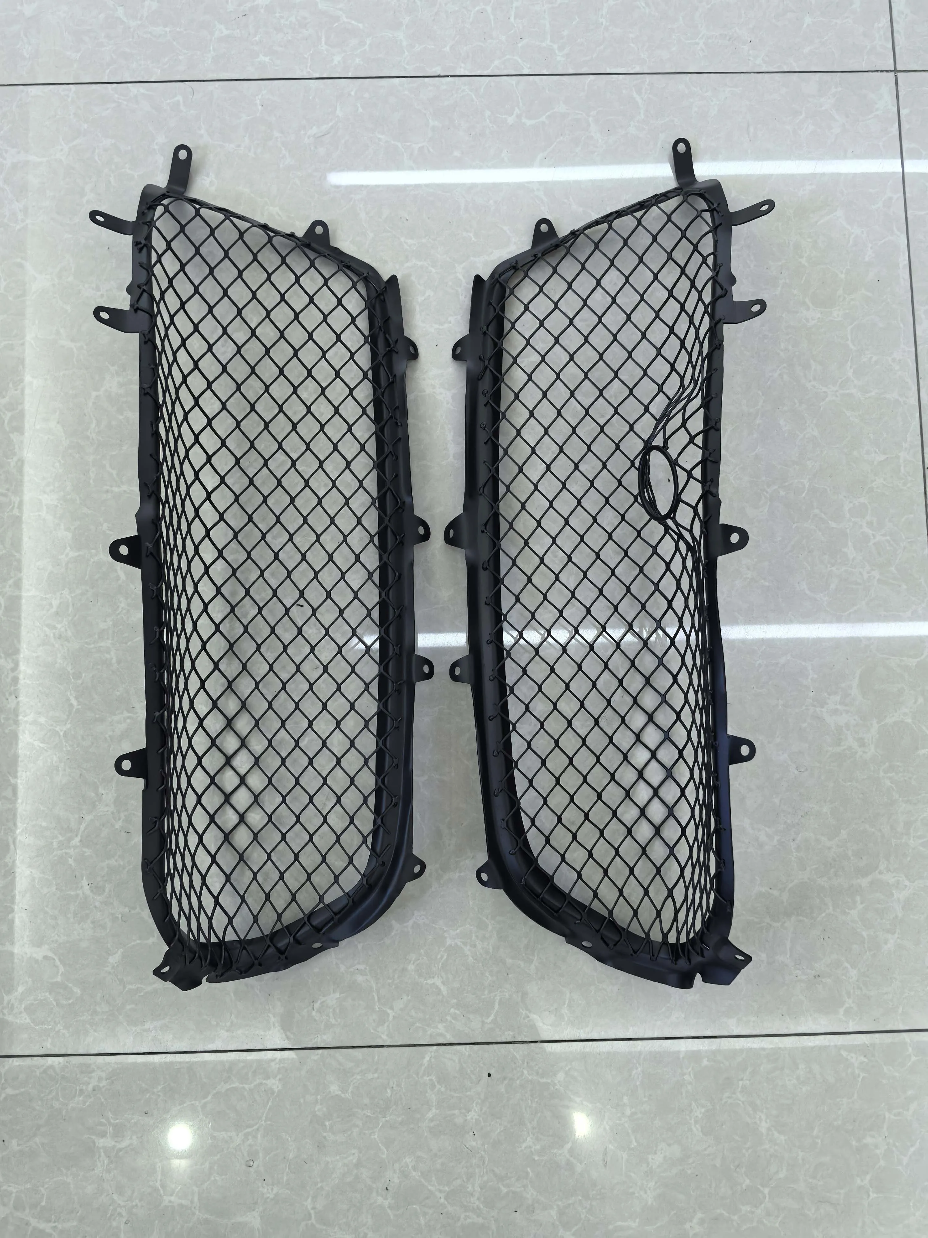 Top Quality AUTO PARTS SUIT for  488 COMPLETE FRONT ALUMINIUM GRILLE MESH Oem 815381 815413