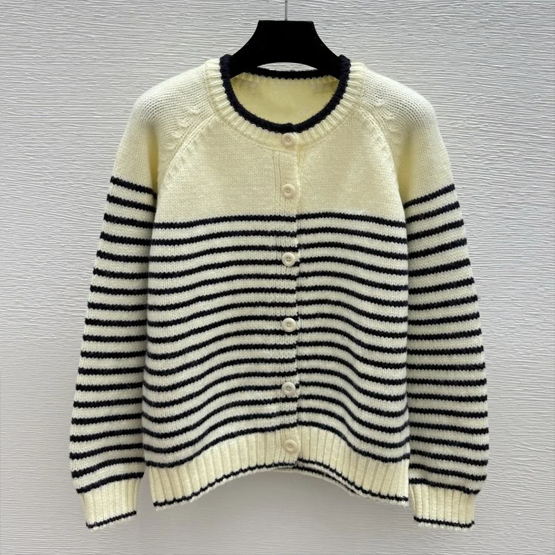 

Высококачественный женский кардиган-свитер в разноцветную полоску с вышитым логотипом, теплый и удобный 251102280