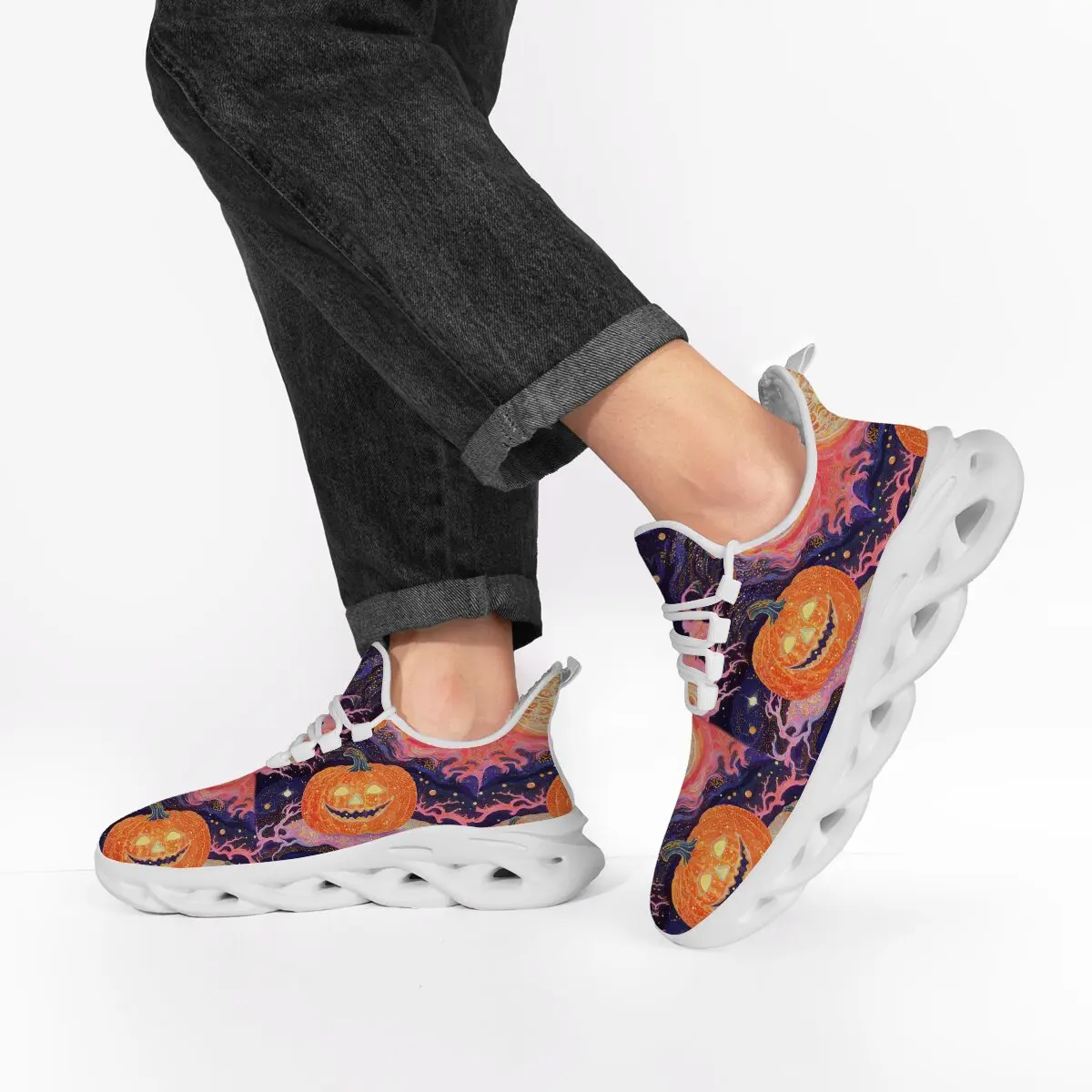 

New Lightweight Sports Shoes for Both Men and Women Featuring Low-top Round-toe Lace-up with Halloween and Christmas Patterns