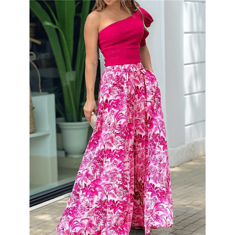 ชุดเซ็ตสองชิ้นสำหรับผู้หญิง รุ่น A83F-2 เสื้อครอปเปิดไหล่ข้างเดียว กางเกงขายาวทรงขาบานลายดอกไม้ สีแดงกุหลาบ ไซส์ XXL