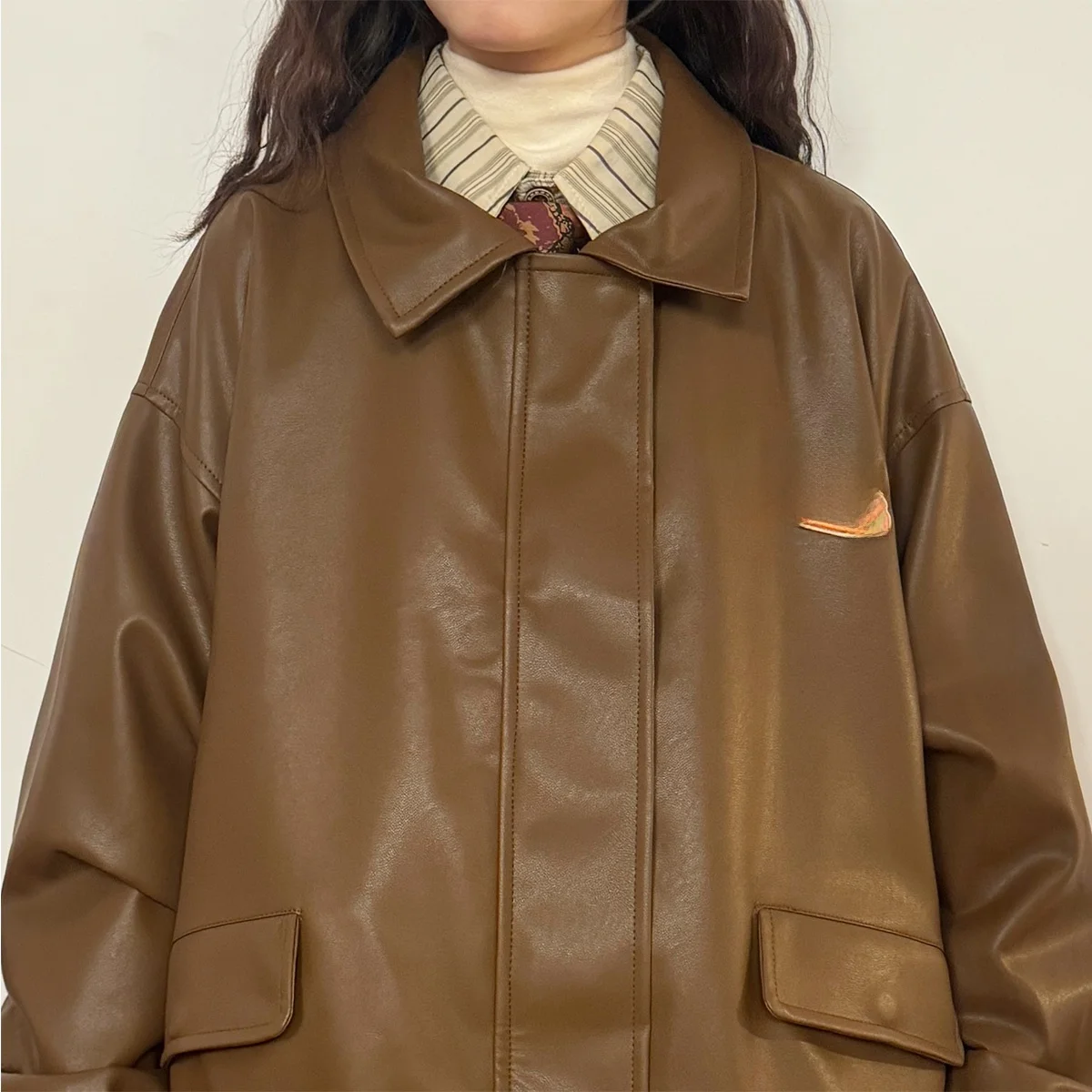 UATONLINE2025 春秋 アメリカンレトロ 刺繍入りレターPUレザー ジャケット レディース ルーズフィット ストリート スリーブロング ジージー...