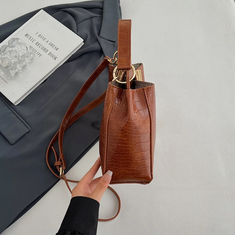 حقيبة ساعي كلاسيكية للنساء من الجلد الطبيعي، محفظة كتف كروس، حقيبة يد عصرية للسيدات