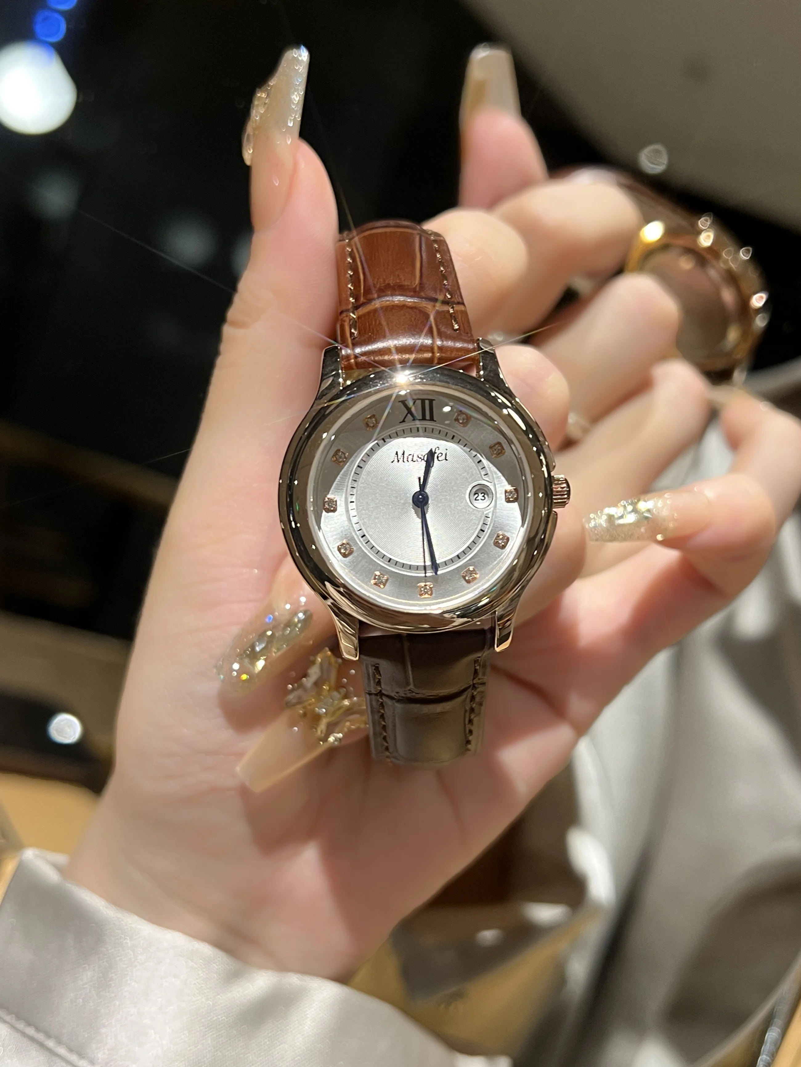 Relógio de quartzo estilo senhora com pulseira de couro balão azul