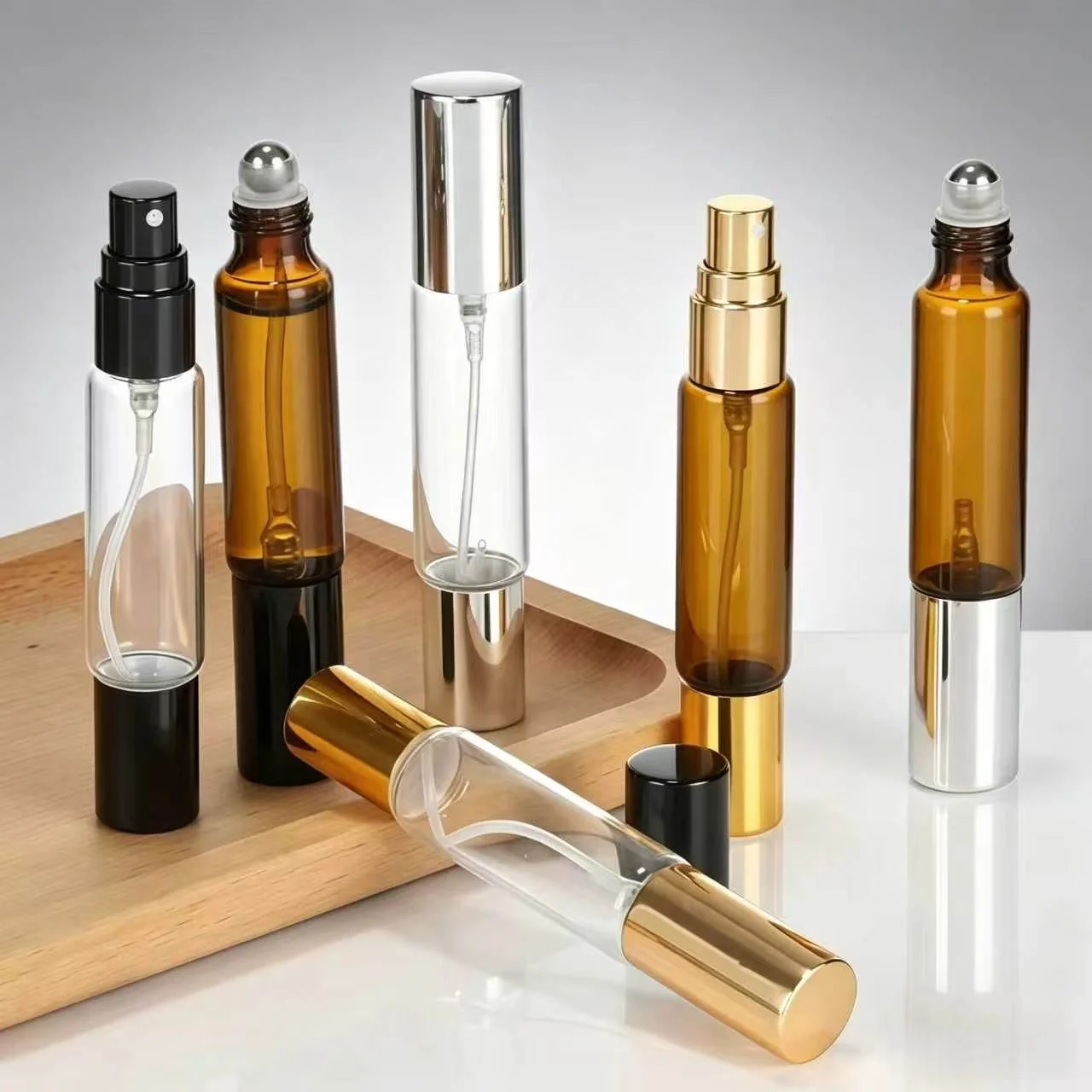 Doppelseitiger Parfüm-Zerstäuber mit Sprühfunktion & Rollkugel 2-in-1 Nachfüllbare Glas-Reiseflasche Tragbarer Kosmetikbehälter