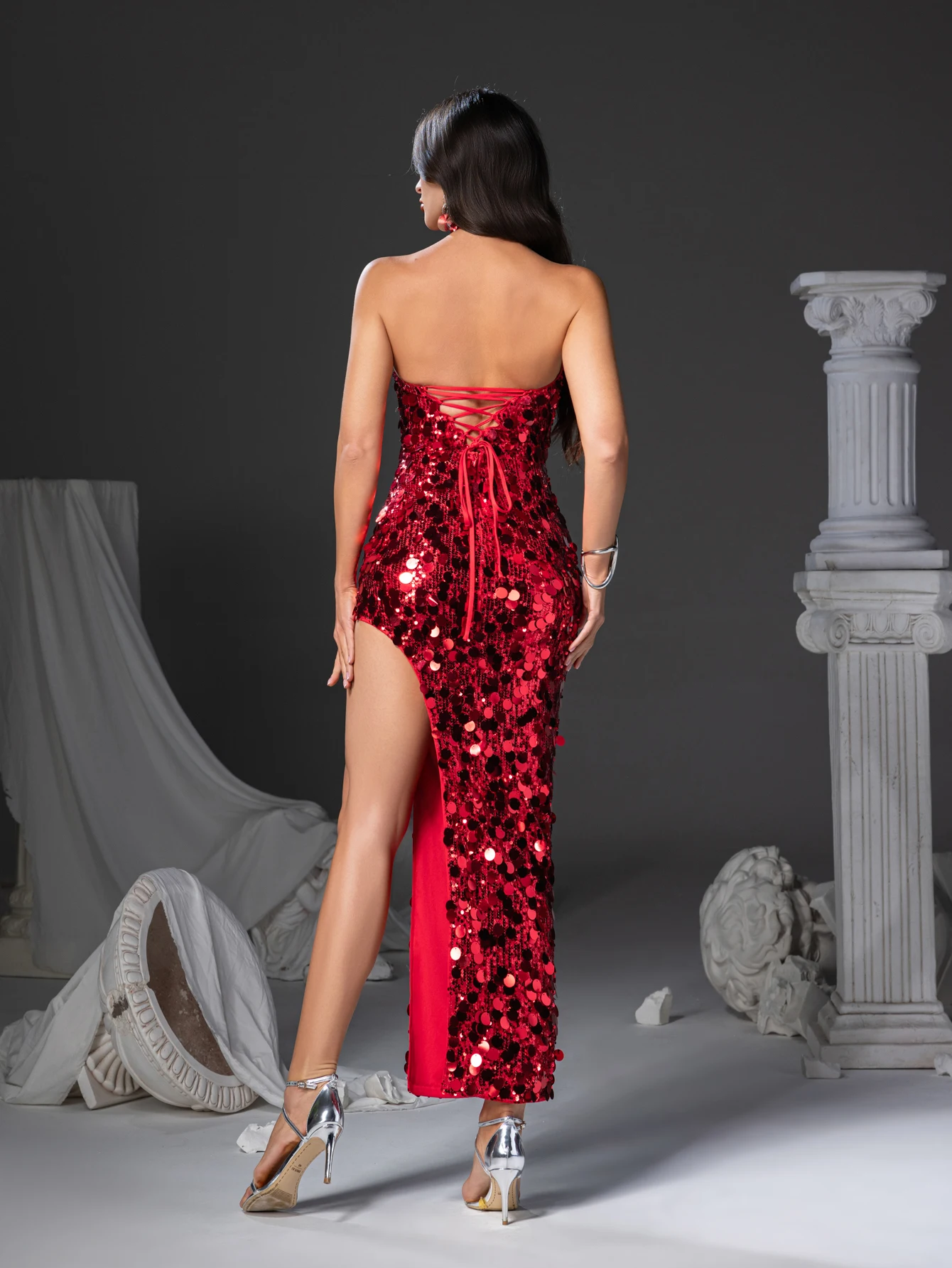 빨간색 대형 스팽글 속이 빈 타이업 치파오