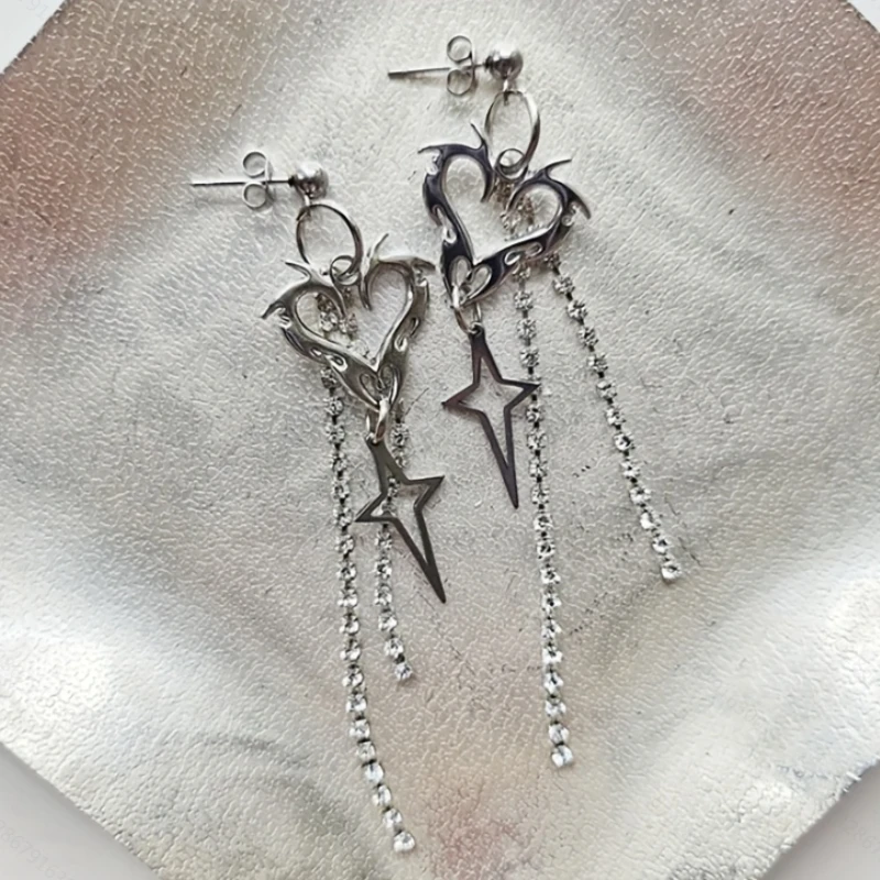 Vintage Gothic Ausgehöhlte Dornenherz-Sternförmige Quasten-Ohrringe, Punk-Style Hip-Hop Party-Accessoires Geschenke für Frauen
