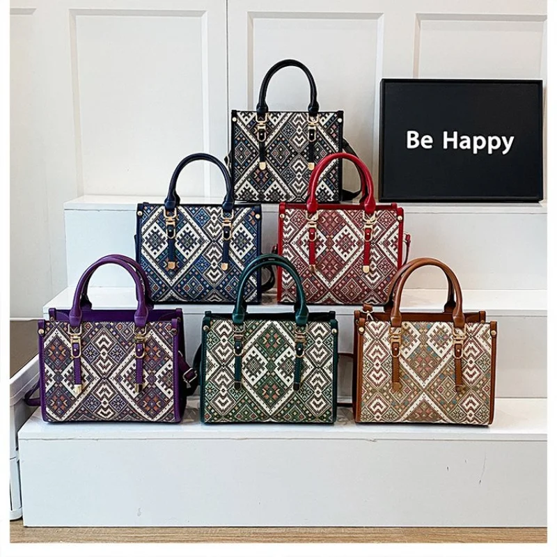 

Famous Designer Ladies Crossbody Bag - Women's Leather Shoulder Bag, Messenger Style Handbags, Popular Classic Elegant Luxury