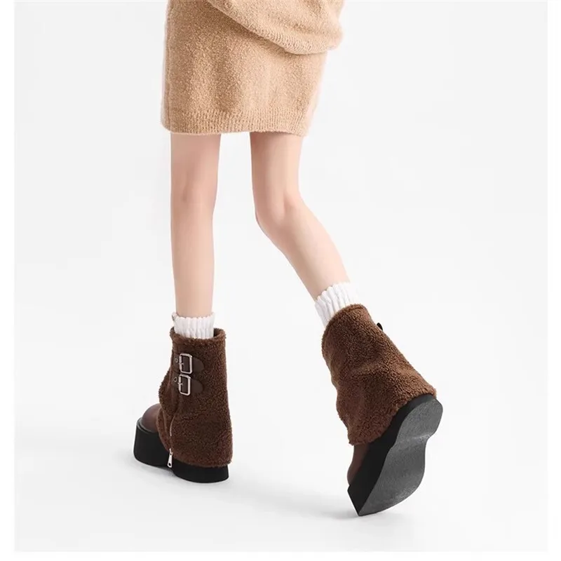 Botas de nieve de tubo corto de lana de cordero de suela gruesa para mujer, nuevo artículo de invierno, pantalones de tacón pequeño y grueso con piel esponjosa, 2024