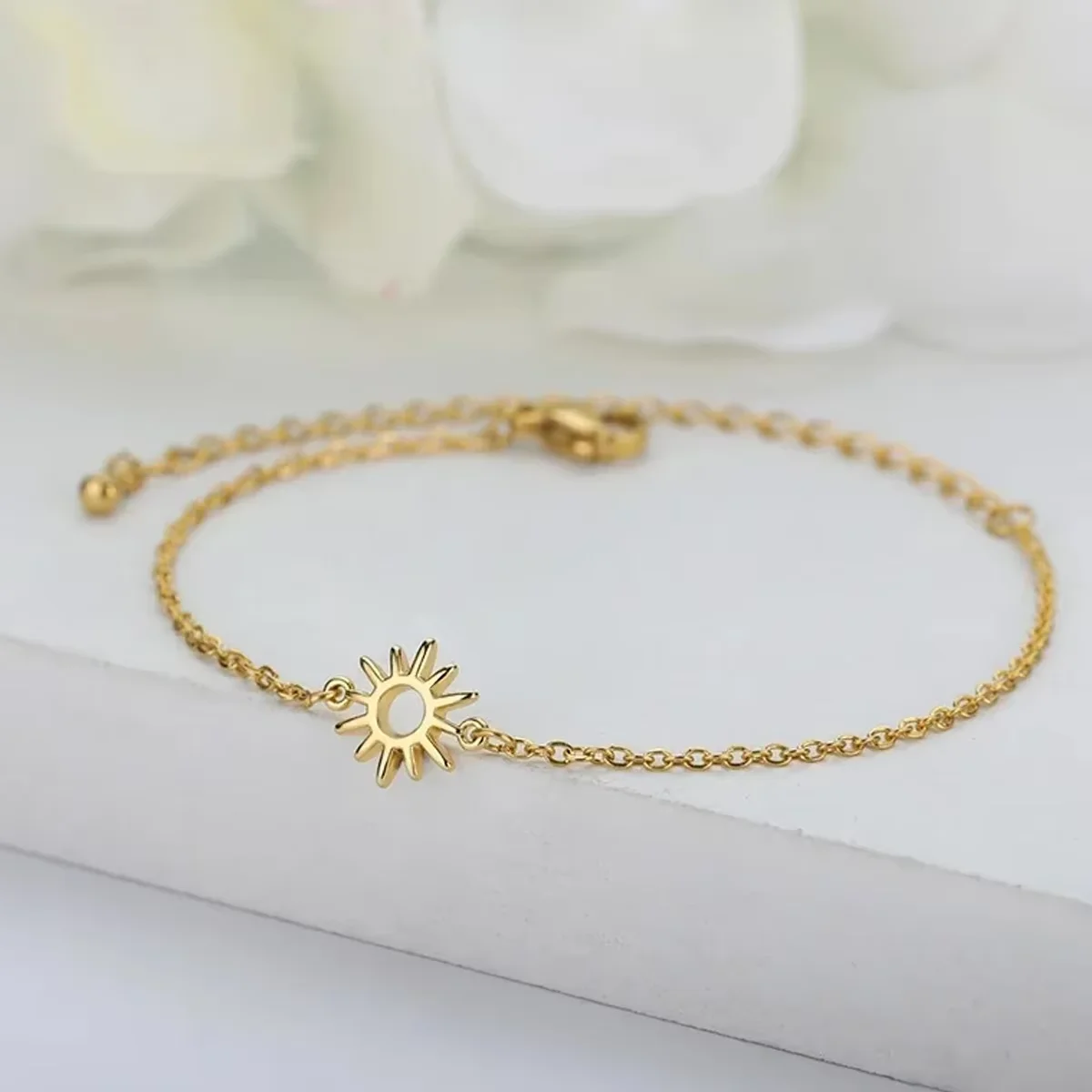 Minimalist Sun Charm Bracelet for Women Dainty Gold Link Chain Bracelet Boho Sunburst Jewelry Gift for Her