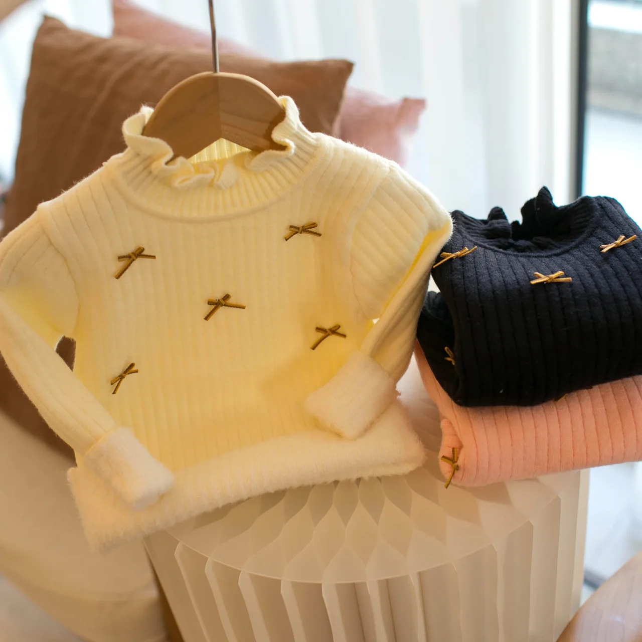 2026 Autumn Winter New Girls Integrated Fleece Pullover Sweater Bow Decor Warm Soft Comfy Simple Children Knitwear