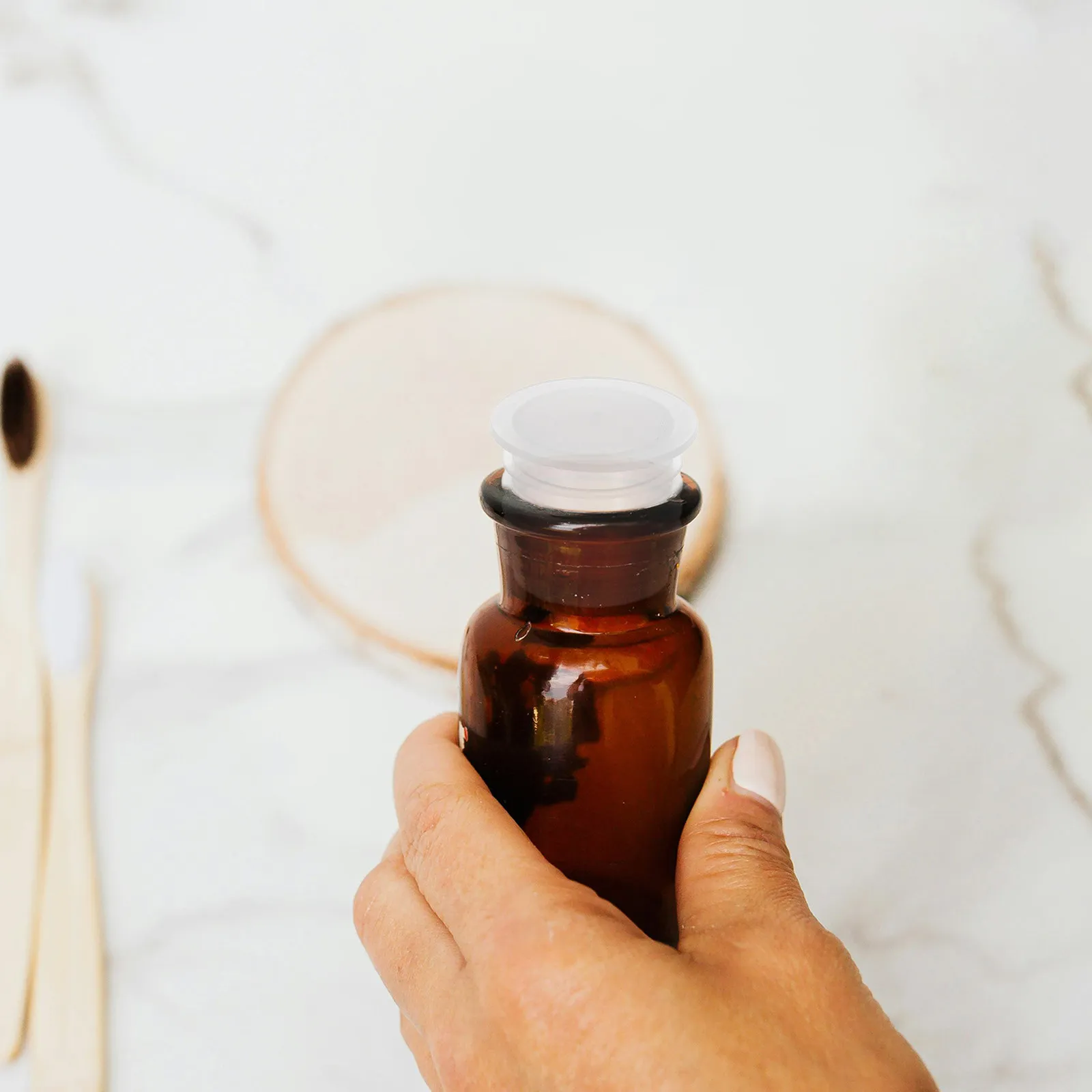 

100Pcs Wine Bottle Stoppers Plastic Inner Seals for Salt Pepper Shakers Reusable Leakproof Caps Small Cups Drainage