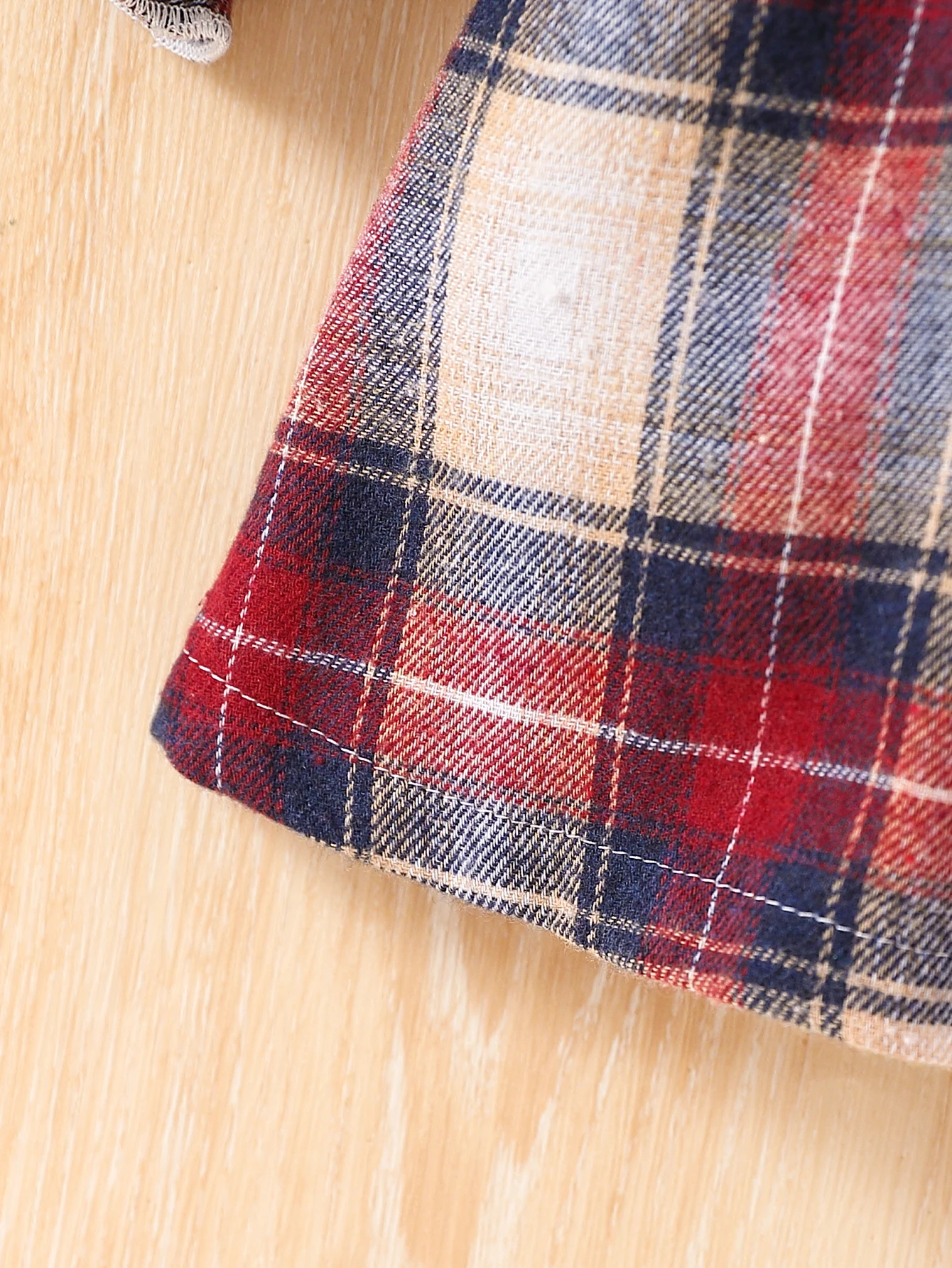 Modisches Kleid mit Karomuster, Spitzenkragen, Schleife am Rücken, unsichtbarem Reißverschluss und langen Ärmeln für Babymädchen (inklusive Hut), Herbst – Detail 8