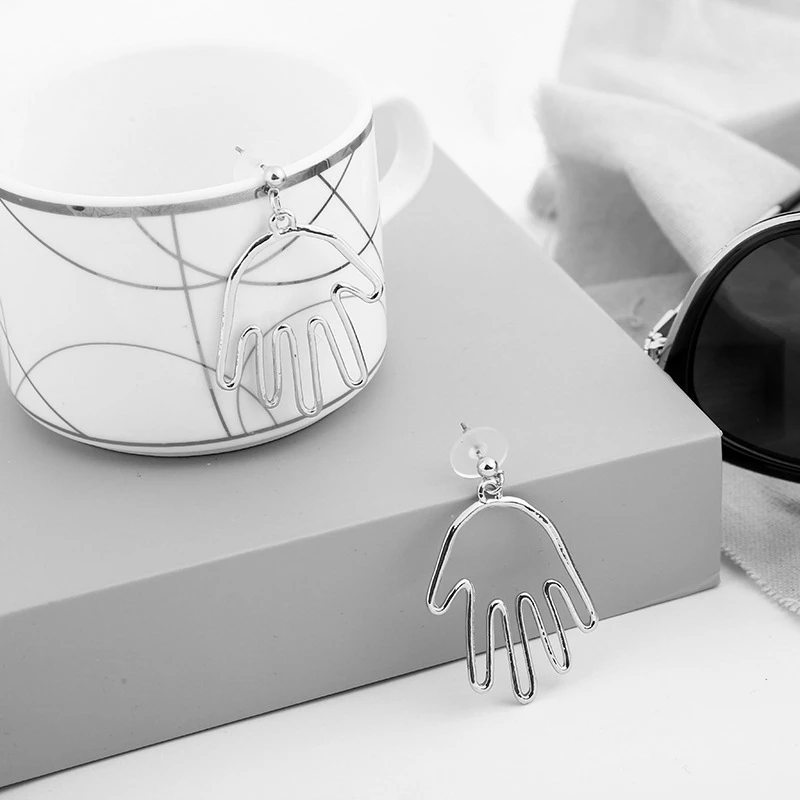 Silver Color Hollow Out Metal Palm Dangle Earrings for Women Trendy Funny Drop Earrings Girls Gift Cute Jewelry