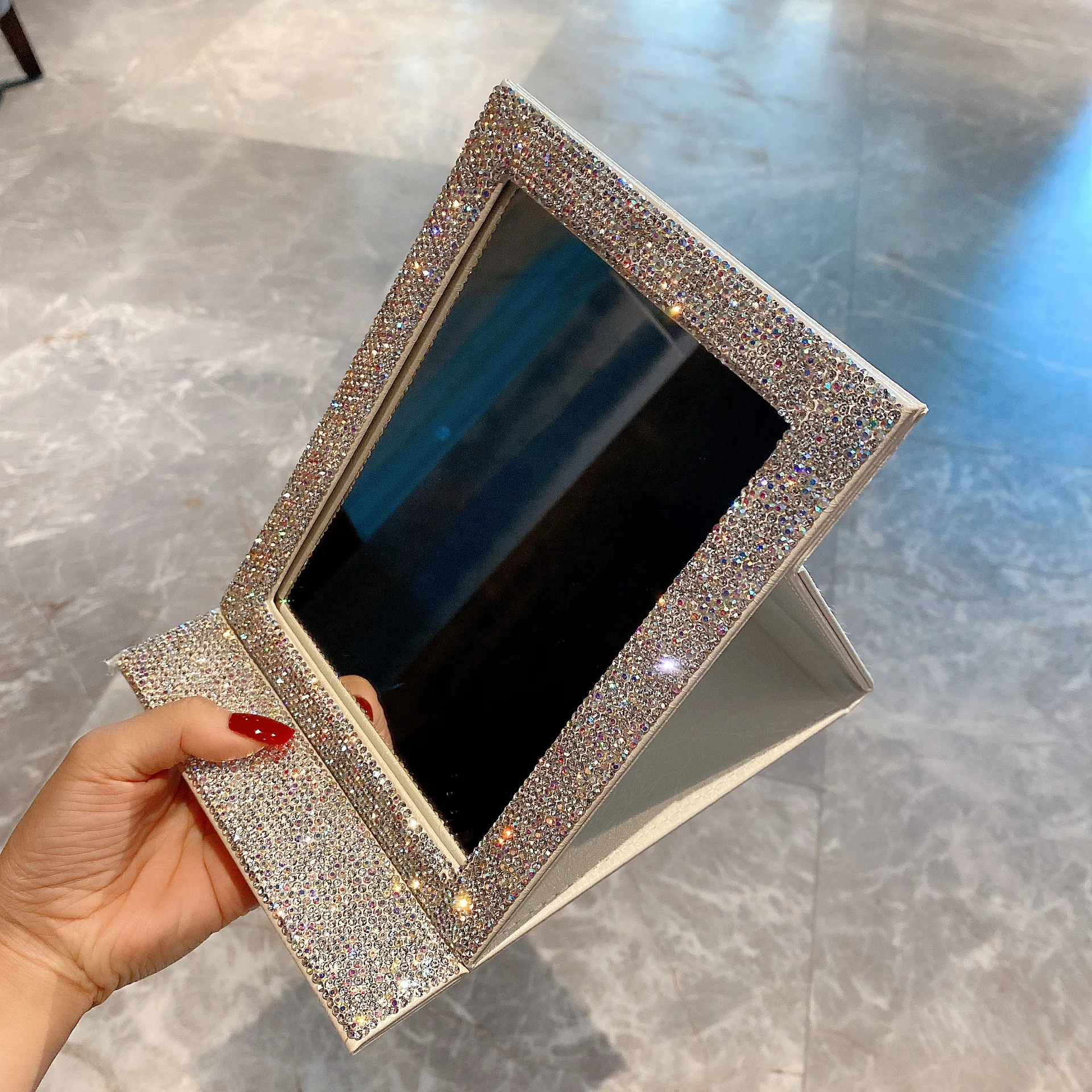 

Square makeup mirror Diamond-encrusted Mirror, Retro Metal Cosmetic Mirror, Foldable Gift Mirror