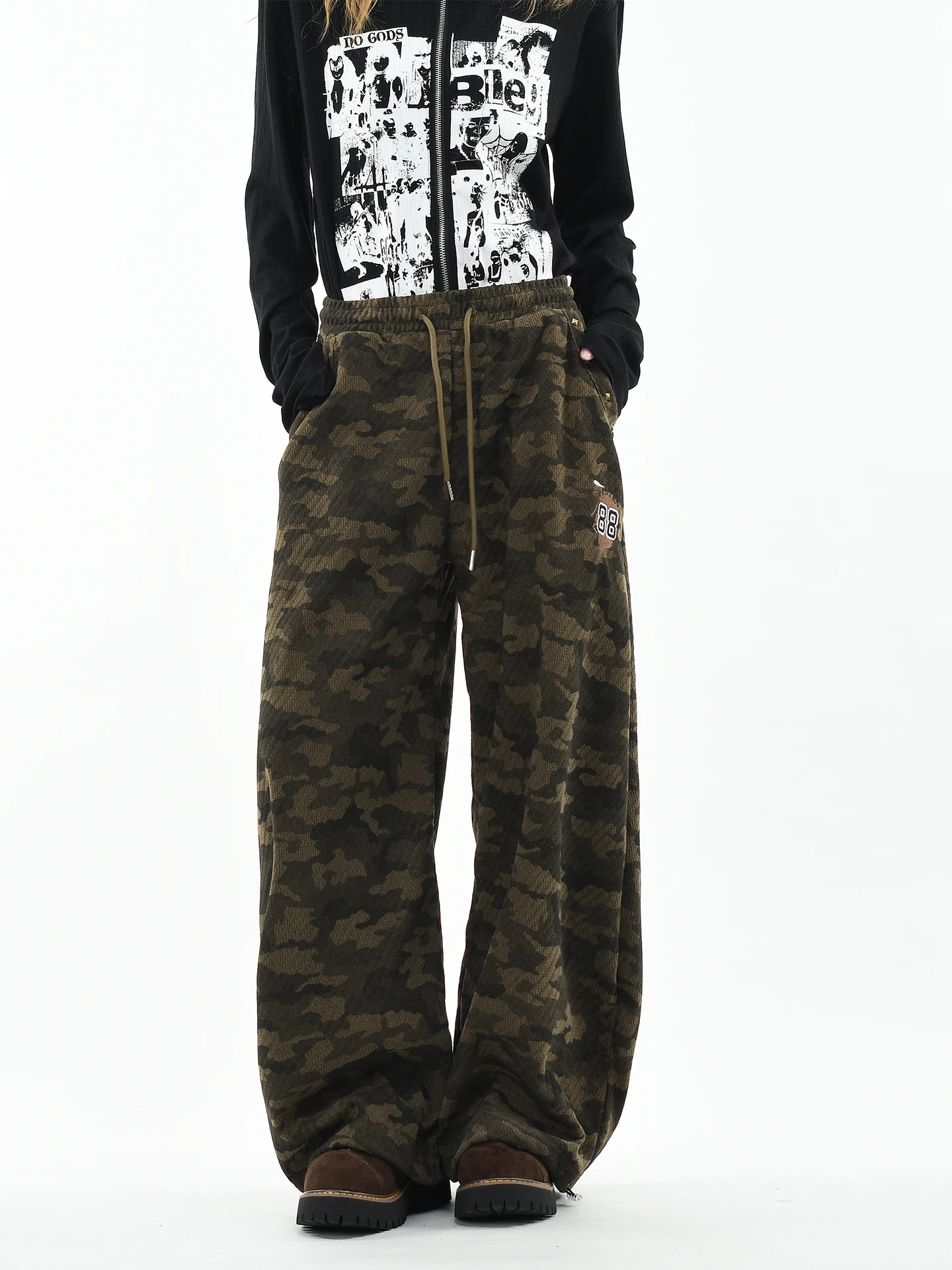 

OV Original American Retro Camouflage Rivet Design Casual Pants Loose Wide Leg Dra Long Trousers for Men And Women