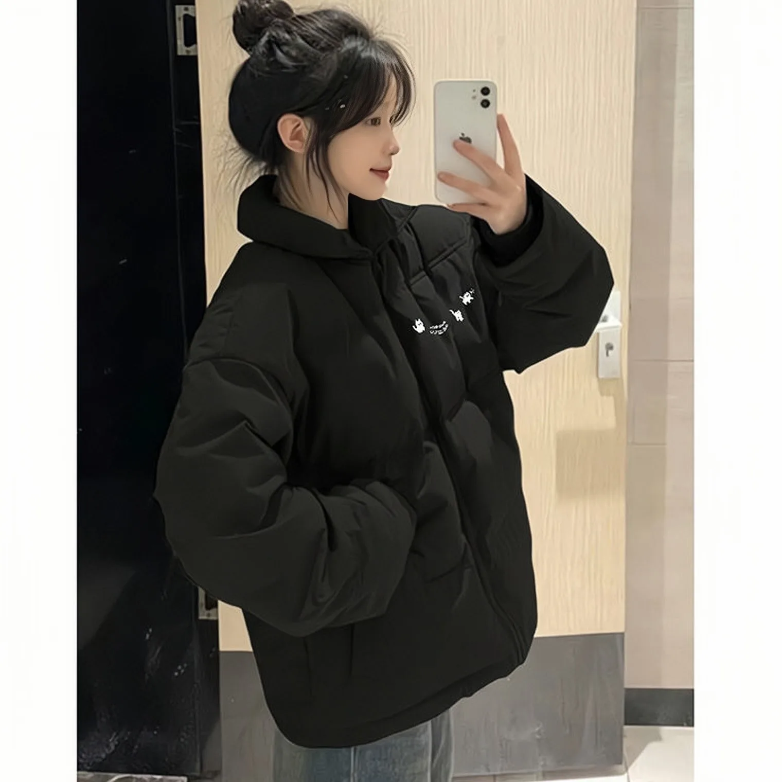 

Парка женская из натурального пуха, в литературном стиле, с узором в виде книги, сюжетным мотивом, в стиле библиотеки, для ученых