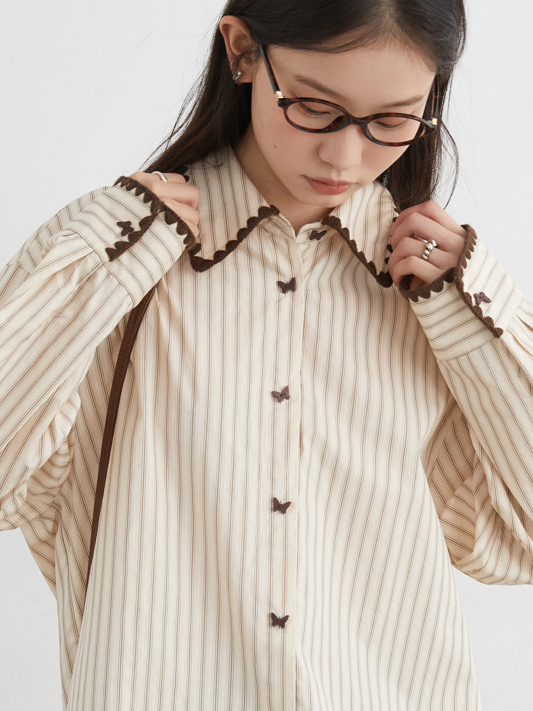 

Женская свободная посадка на пуговицах с отложным воротником и вышивкой в стиле ретро, длинная све средней длины в полоску