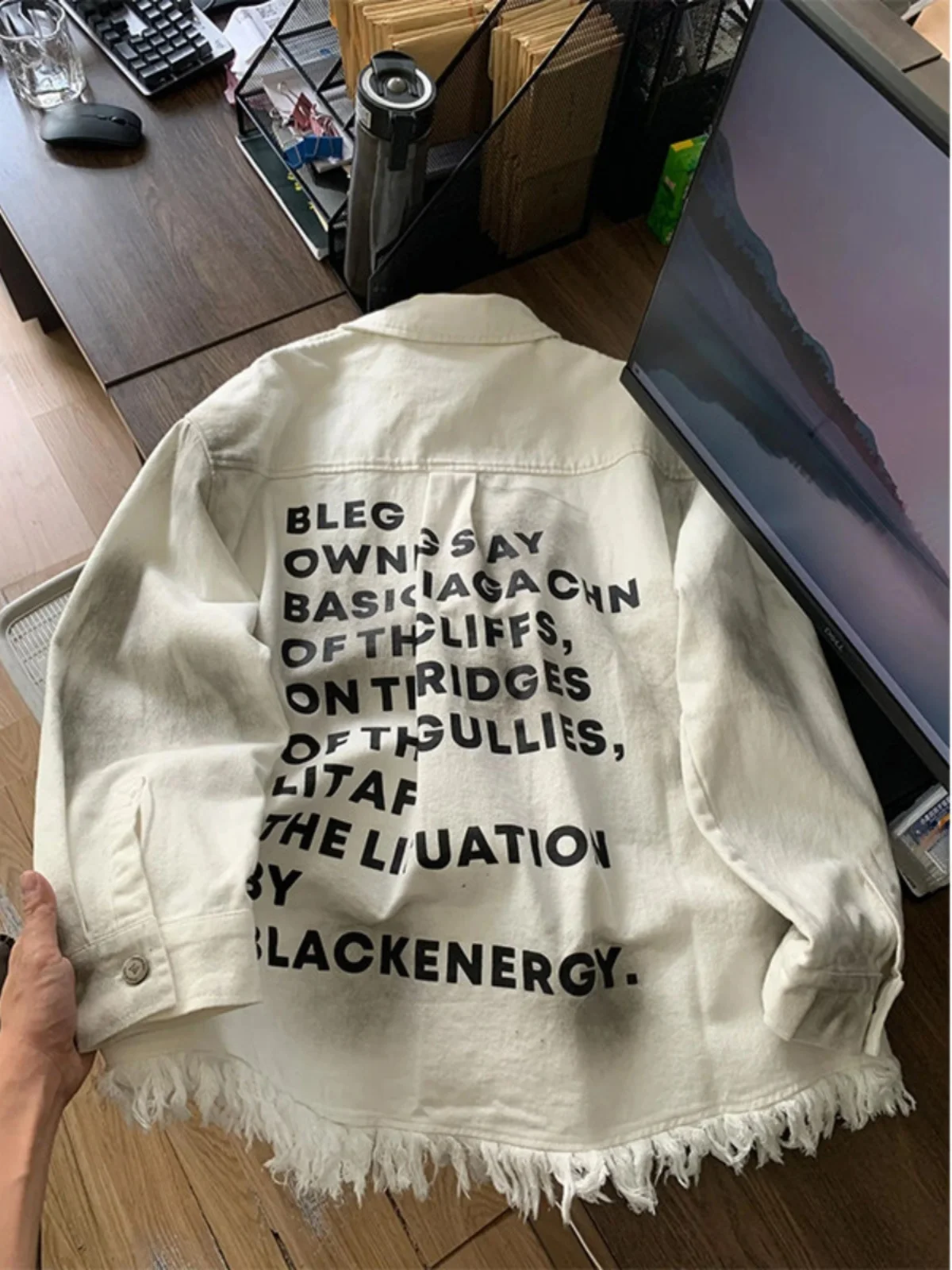 

Мужская джинсовая куртка в американском стиле, весна-осень, с принтом-надписью, рваным краем, повседневная, свободного кроя, для подростков