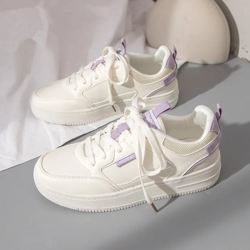

Женские белые туфли на толстой подошве, новые летние модные кроссовки, модная повседневная обувь на шнуровке, удобные дышащие женские туфли для доски