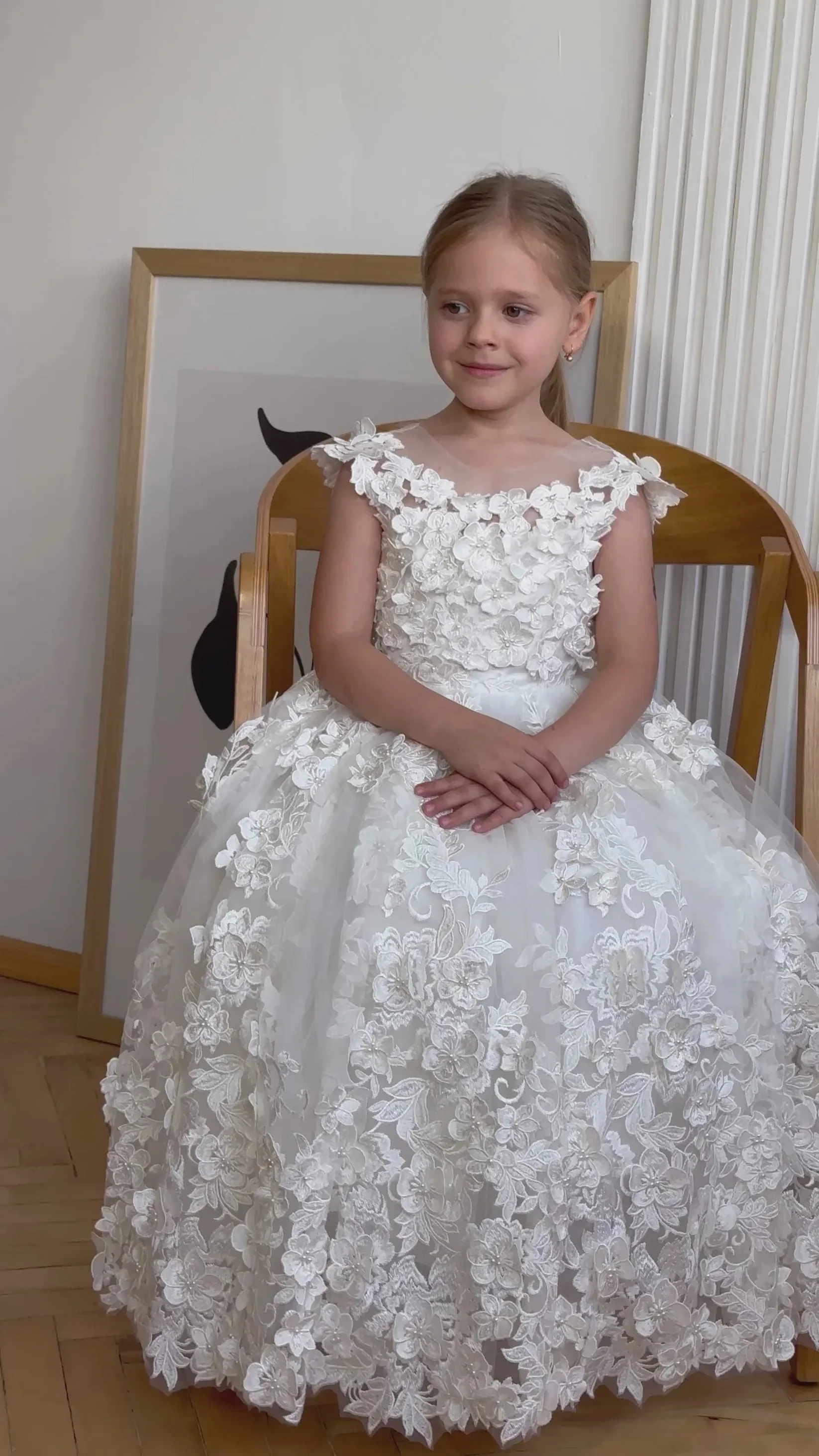 Girls White 3D Floral Lace First Communion Dress Elegant Pearl Appliqué Multi Layer Tulle Flower Girl Dress Girls Party Tutu