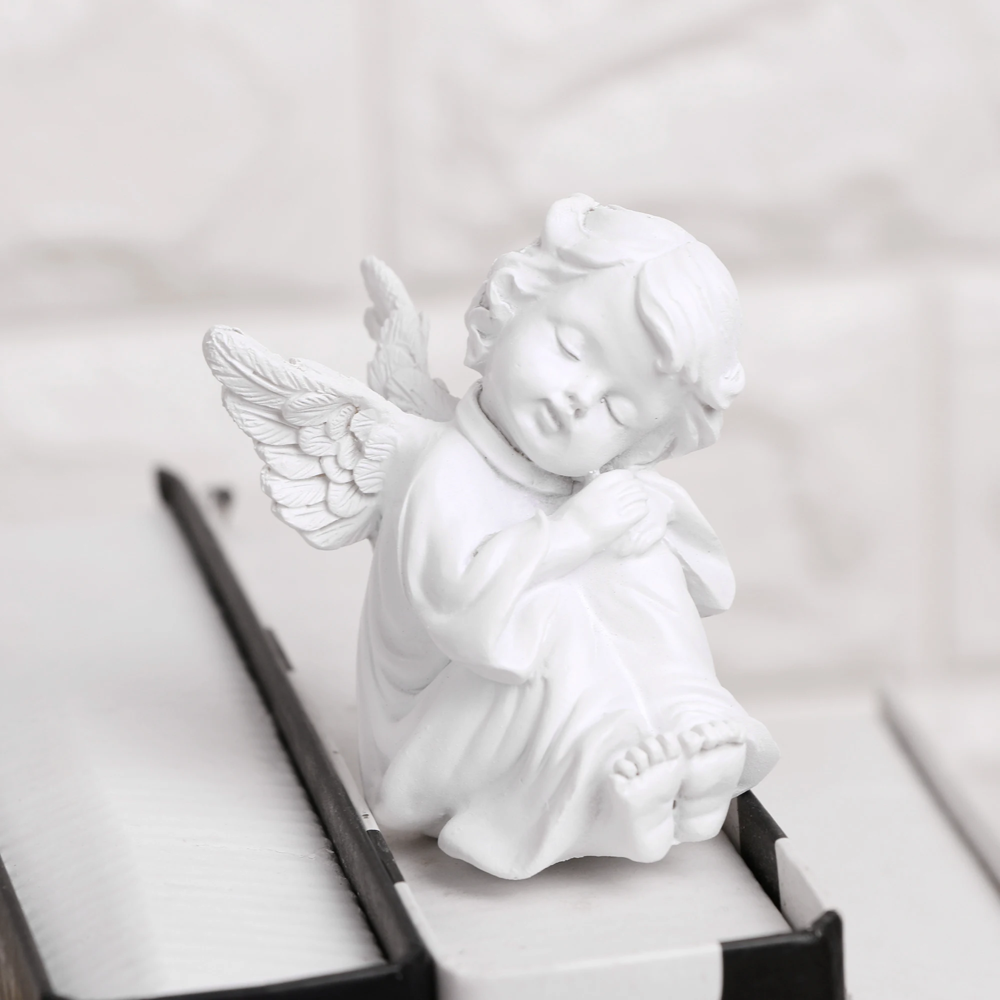 Cute Resin Angel Fairy Sculpture European Retro White Resin Statue Ornaments Living Room Bedroom Porch TV Cabinet Decor Craft